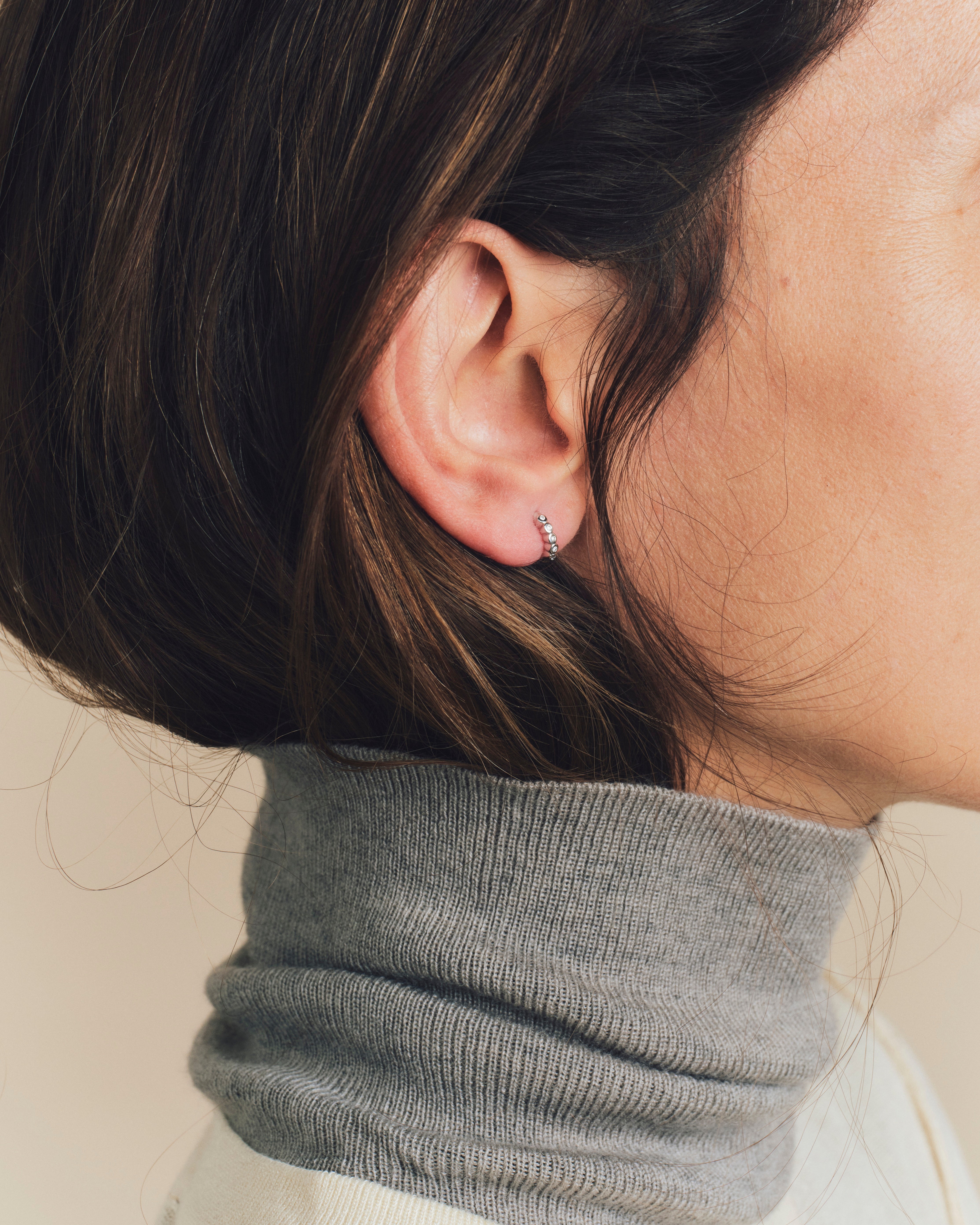 Boucles d'oreilles - Lys du Gange - Baby créoles - Or blanc