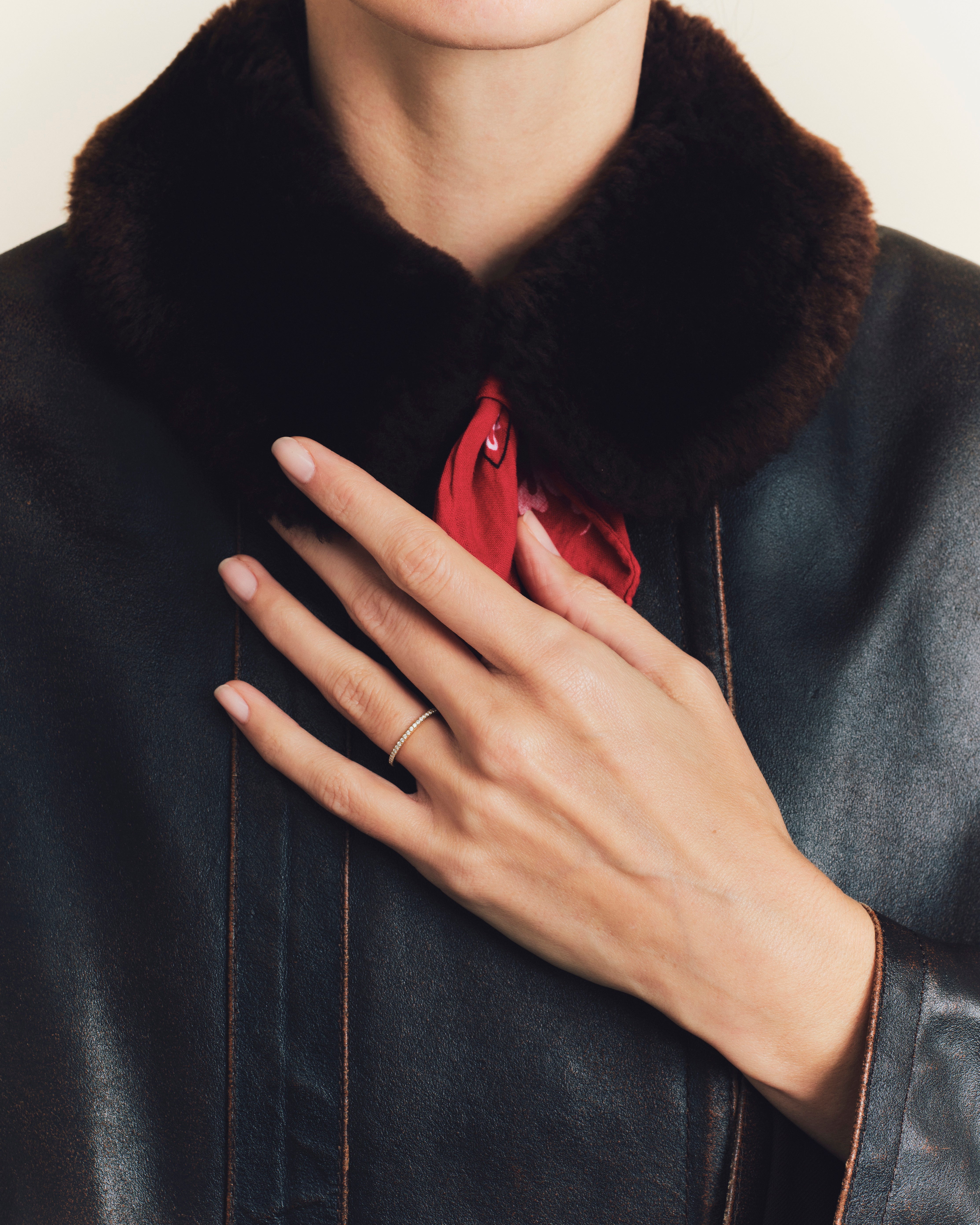 Hibiscus diamond wedding band, 1.70mm - Platinum