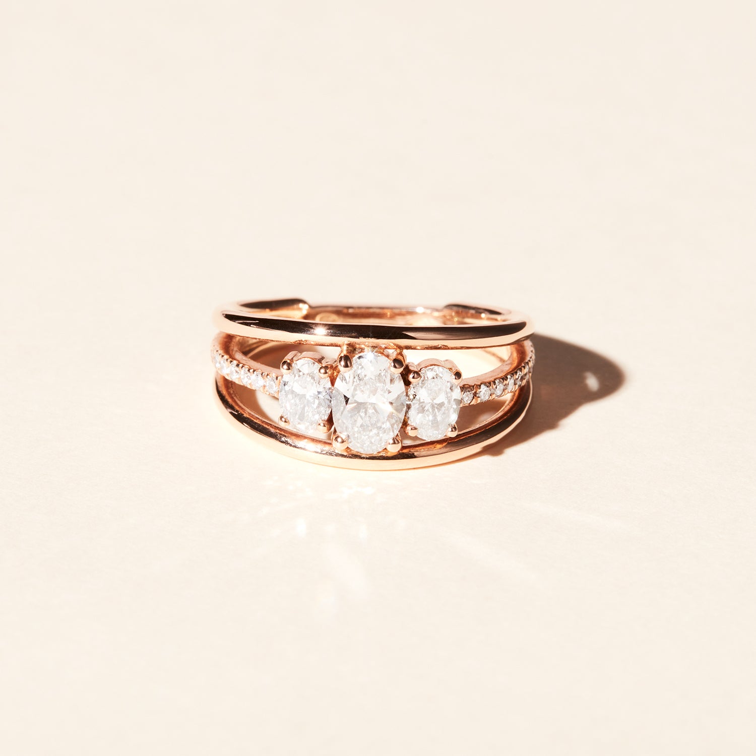 Alma Trio ring with oval diamonds, 0.50 carat - Rose gold