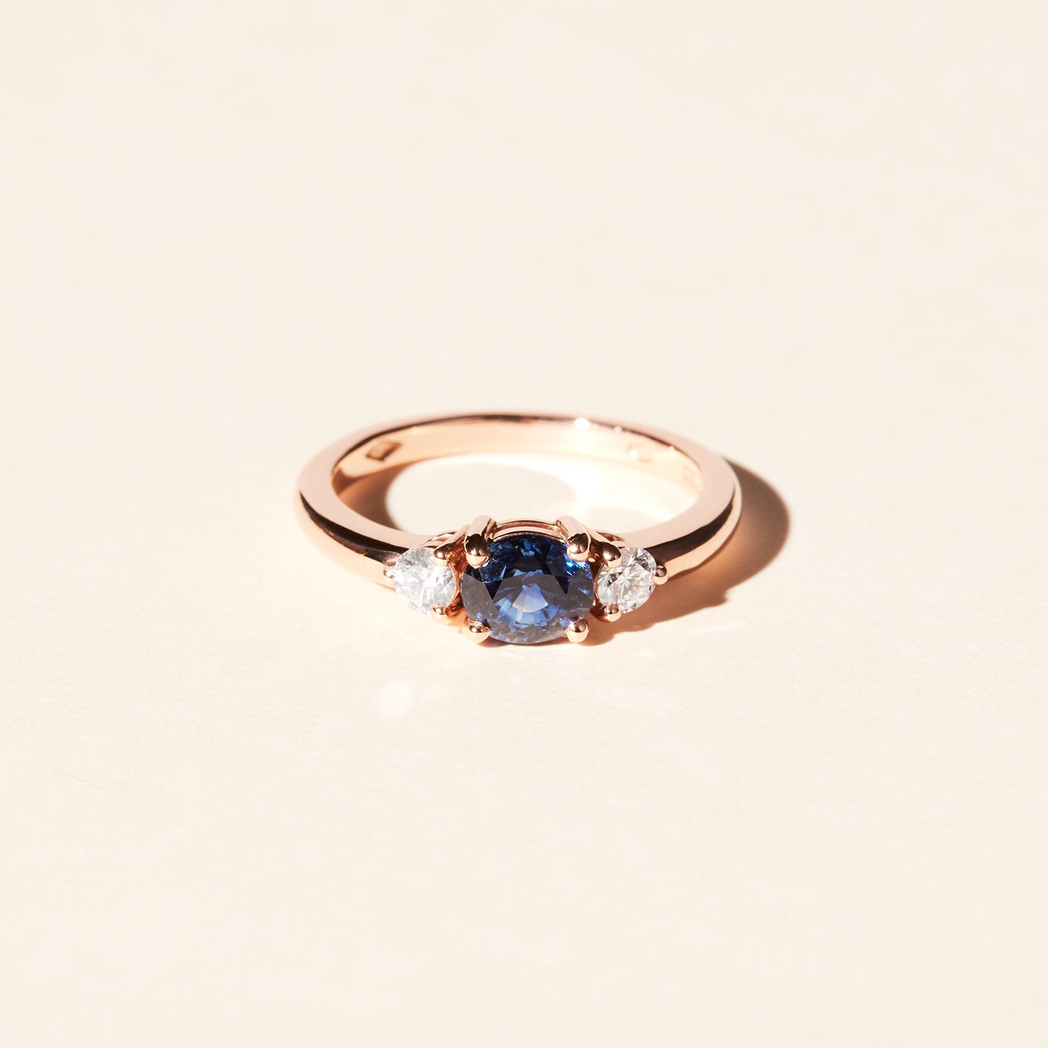 Bague Bahia saphir bleu et diamants - Or rose
