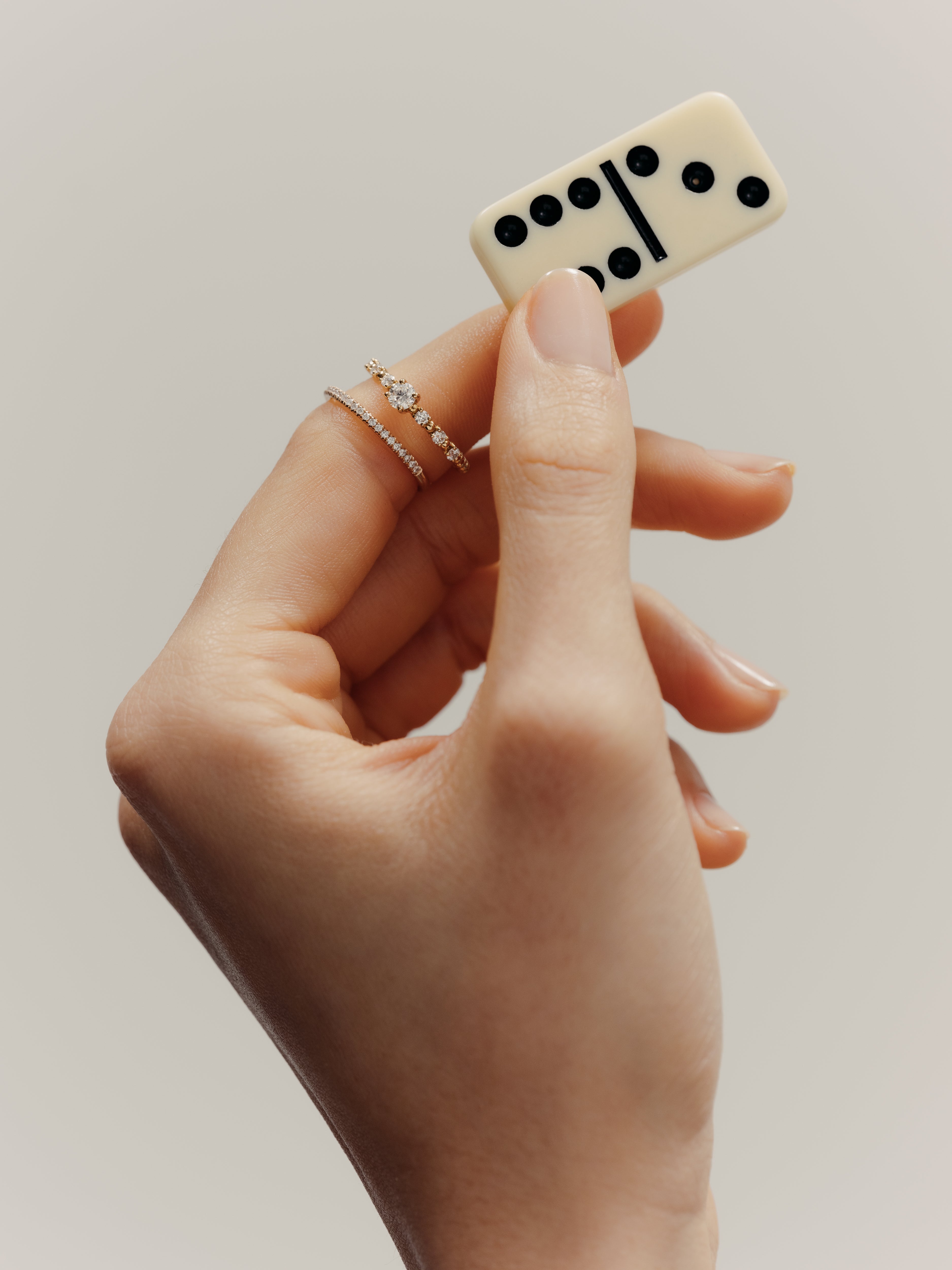 Alma Solitaire ring with 0.30 carat diamonds - Yellow gold