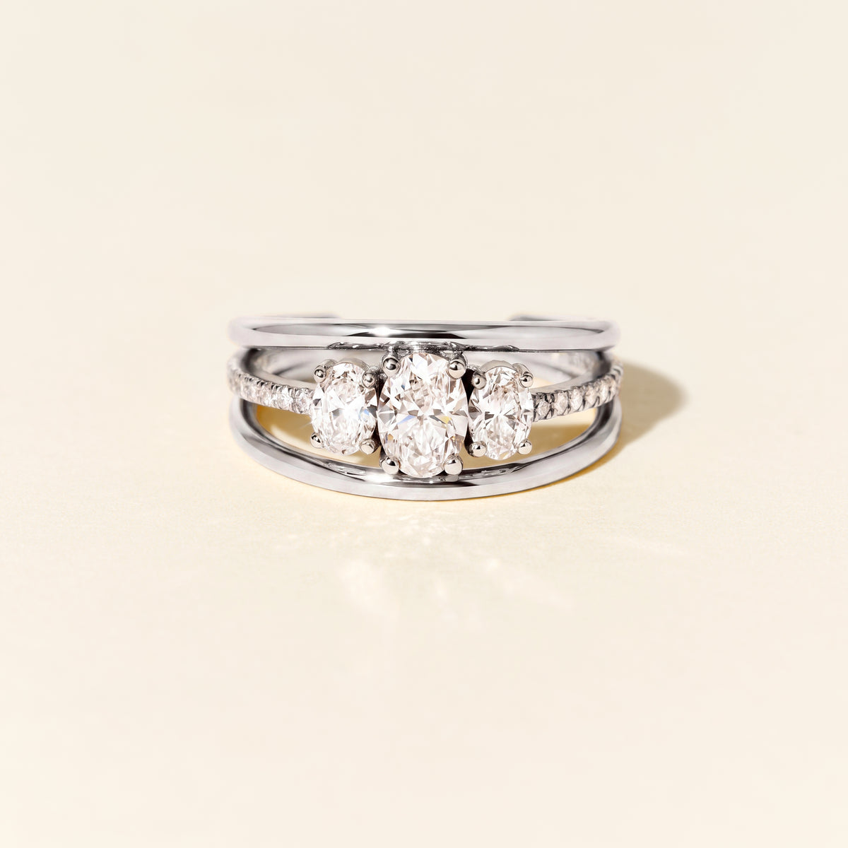 Bague Alma Trio diamants ovales 0.70 carat - Or blanc