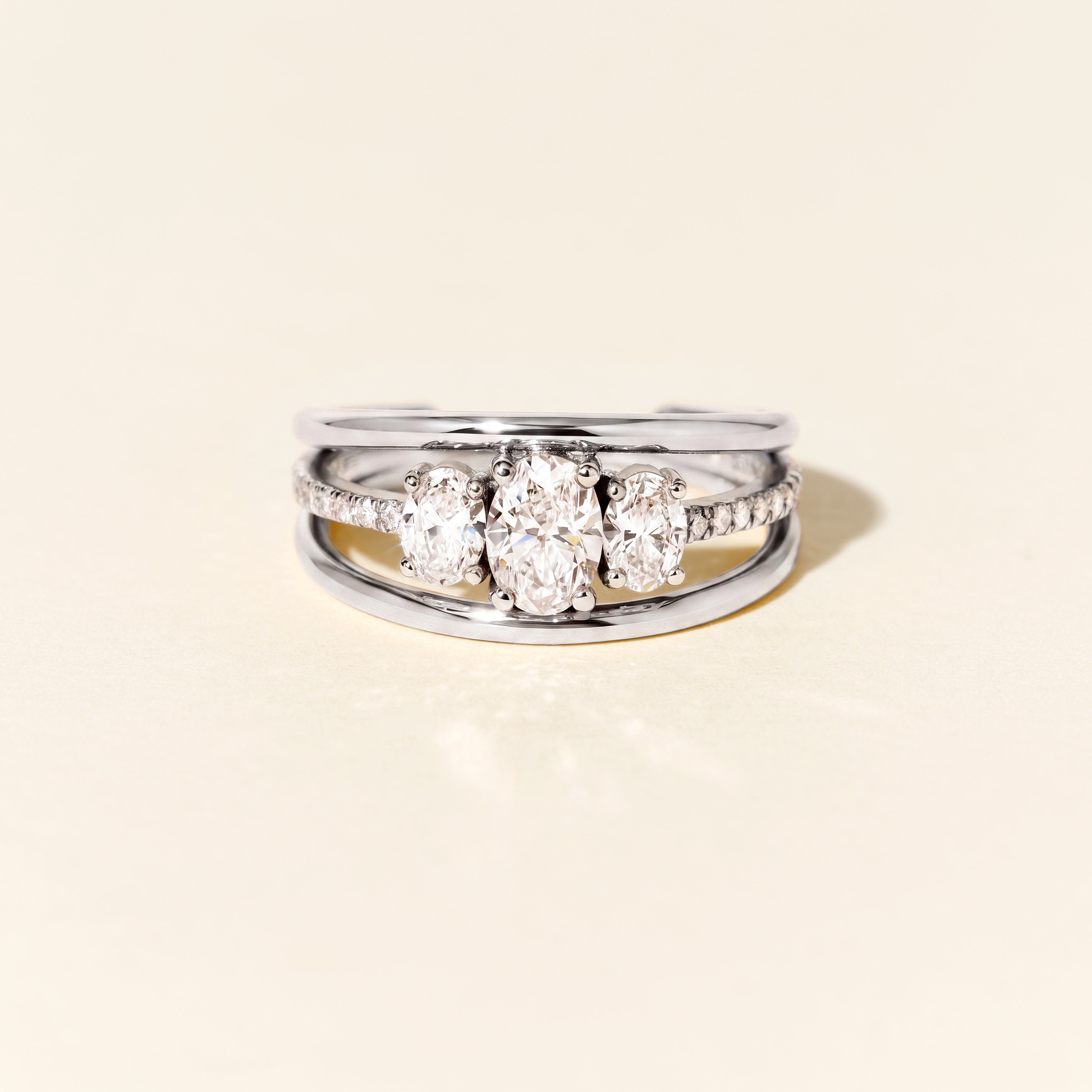 Bague Alma Trio diamants ovales 0.50 carat - Or blanc