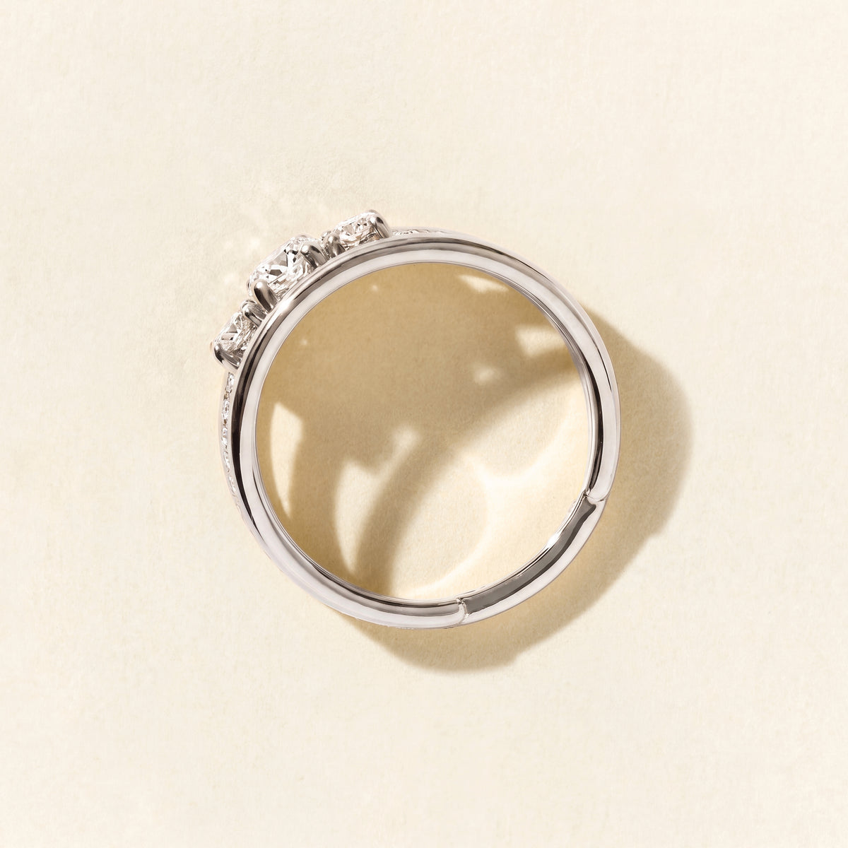 Bague Alma Trio diamants ovales 0.70 carat - Or blanc