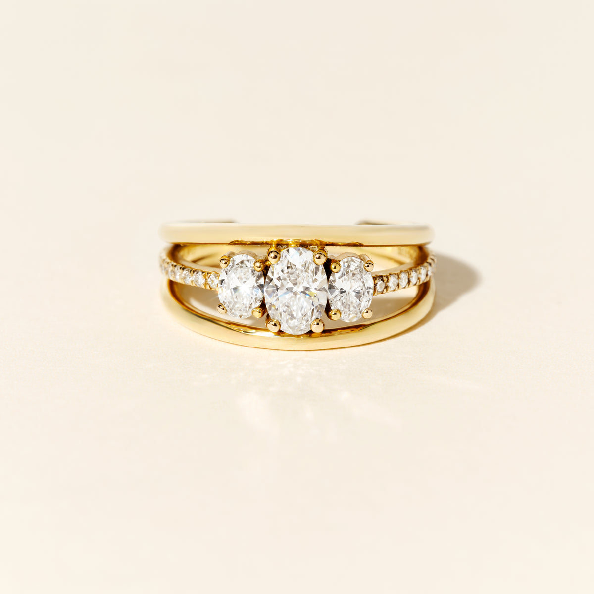 Bague Alma Trio diamants ovales 0.60 carat - Or jaune