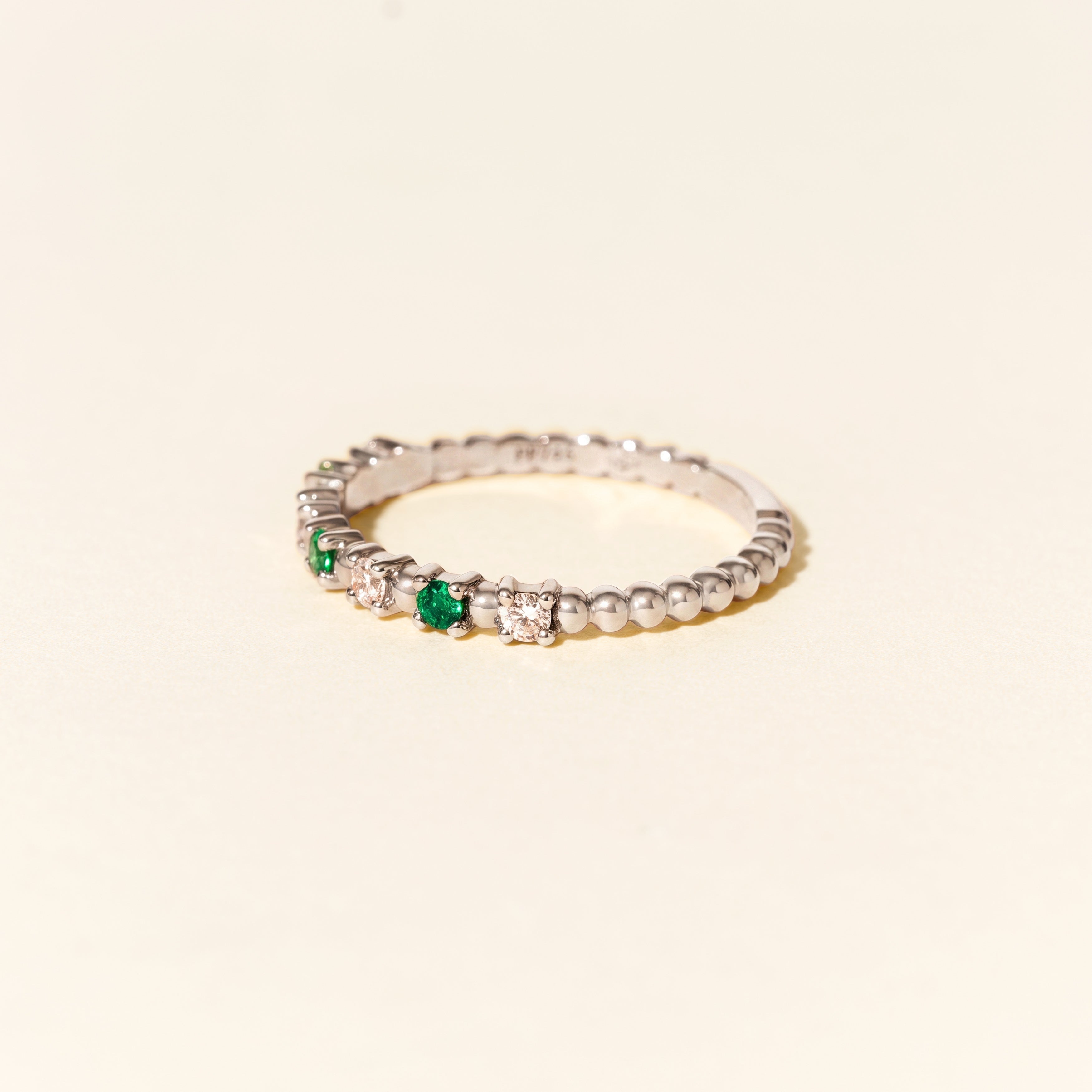 Bague Alma Baby émeraudes et diamants - Or blanc