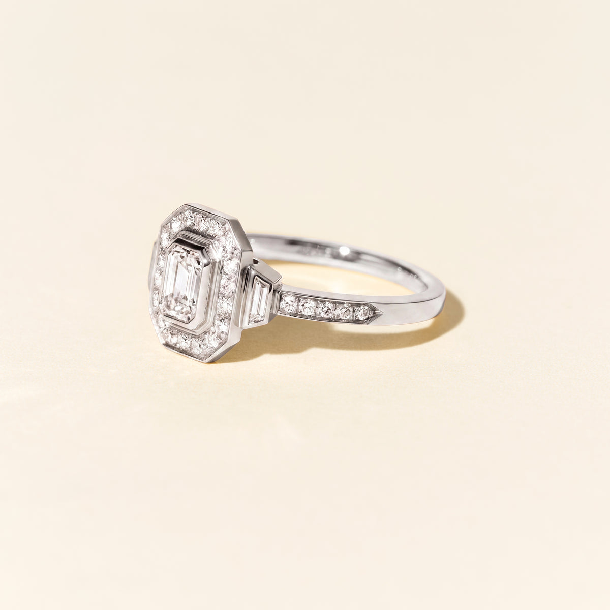 Bague Art déco Signature trapèze diamants 0.60 carat - Or blanc