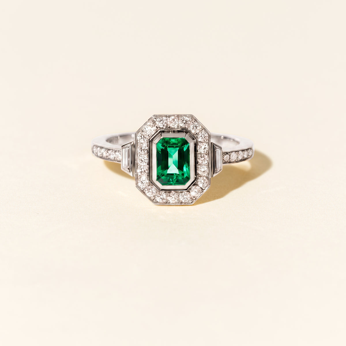 Bague Art déco Signature trapèze émeraude - Or blanc