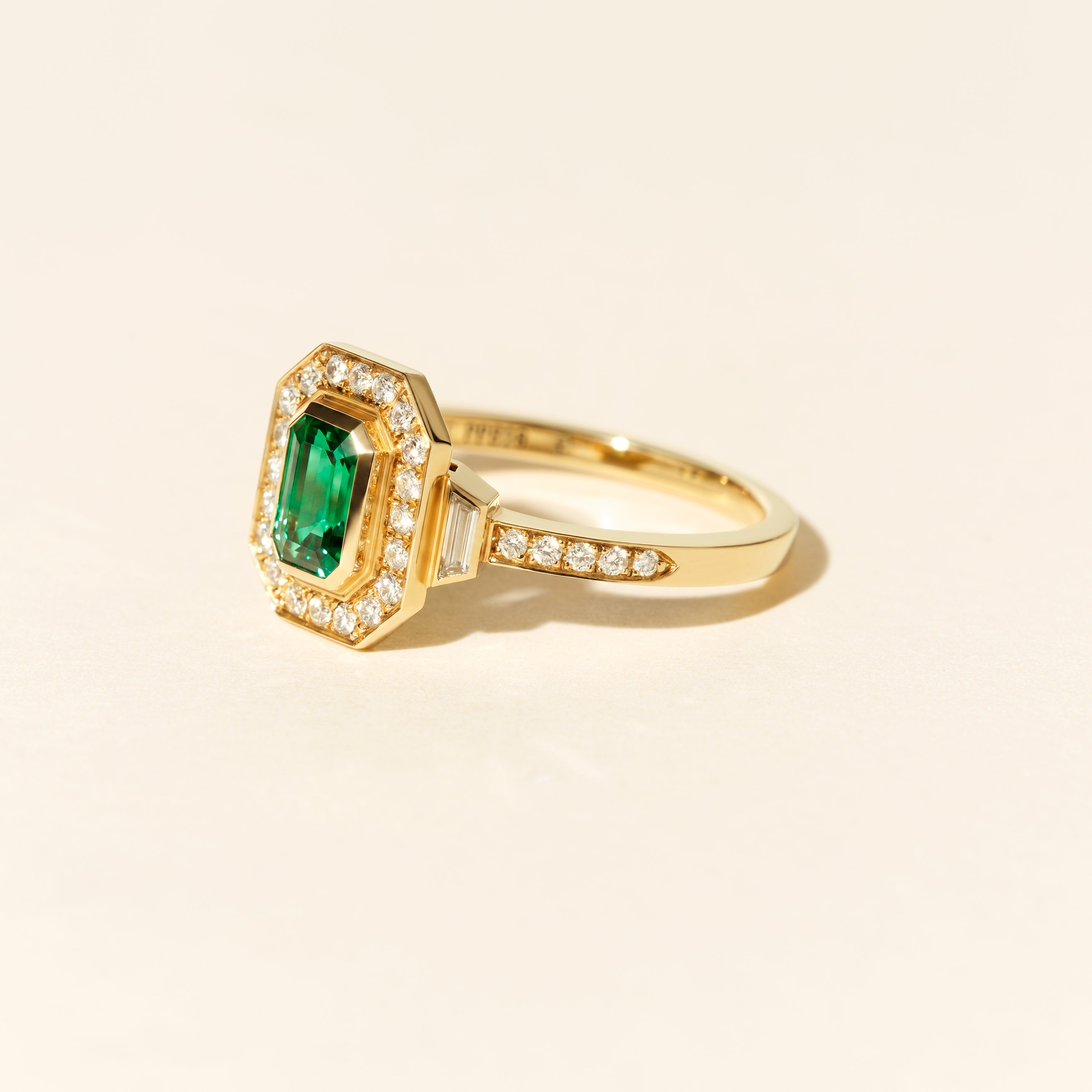 Bague Art déco Signature trapèze émeraude - Or jaune