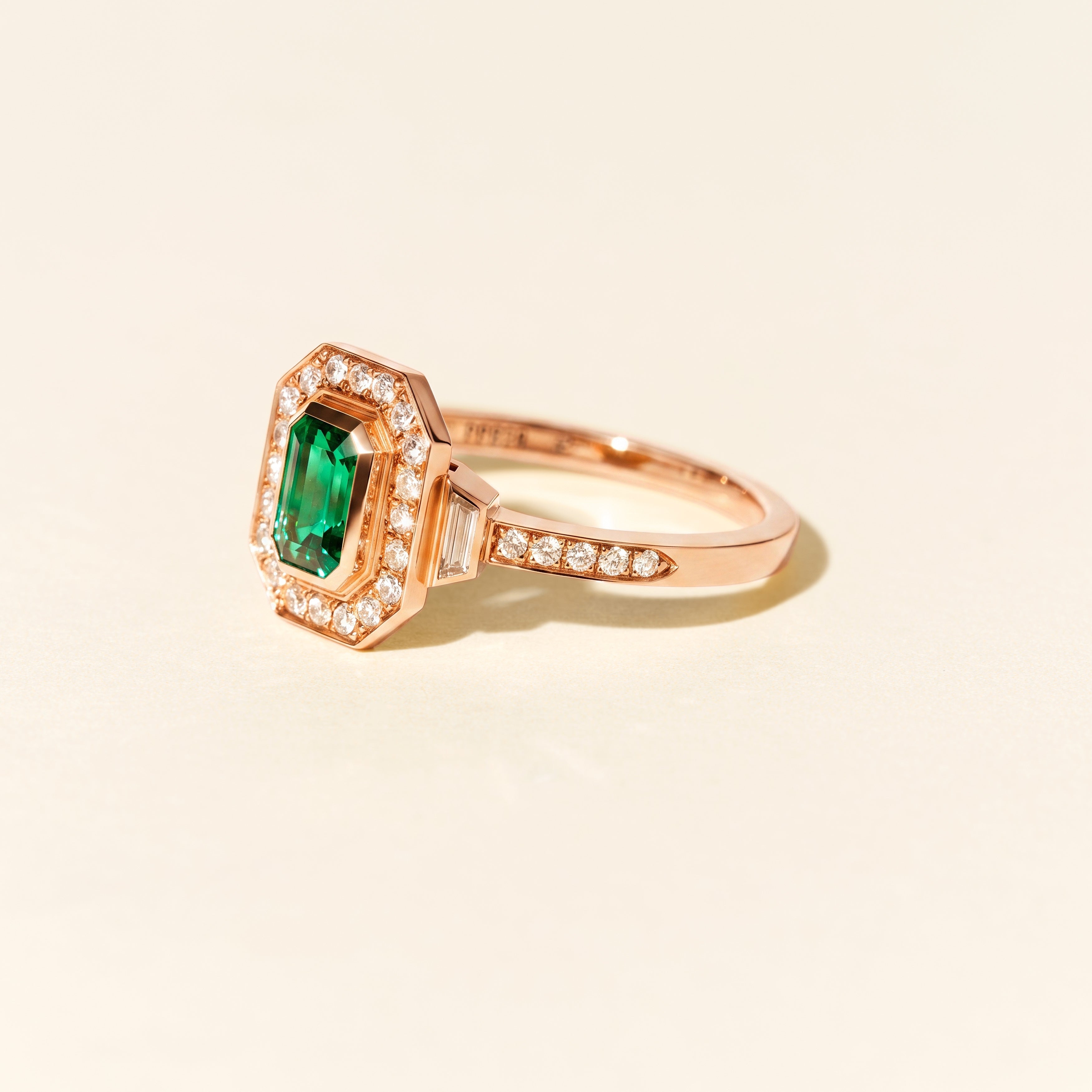 Bague Art déco Signature trapèze émeraude - Or rose