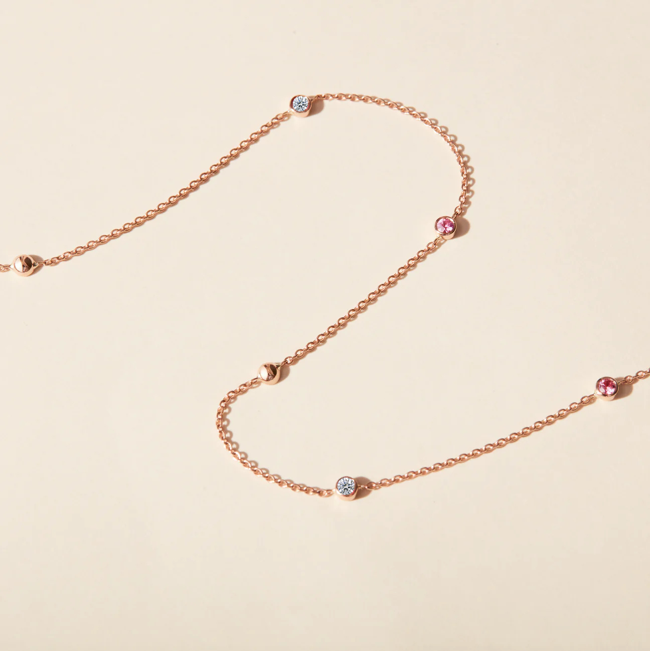 Collier - Alma - Diamants et saphirs roses - Or jaune