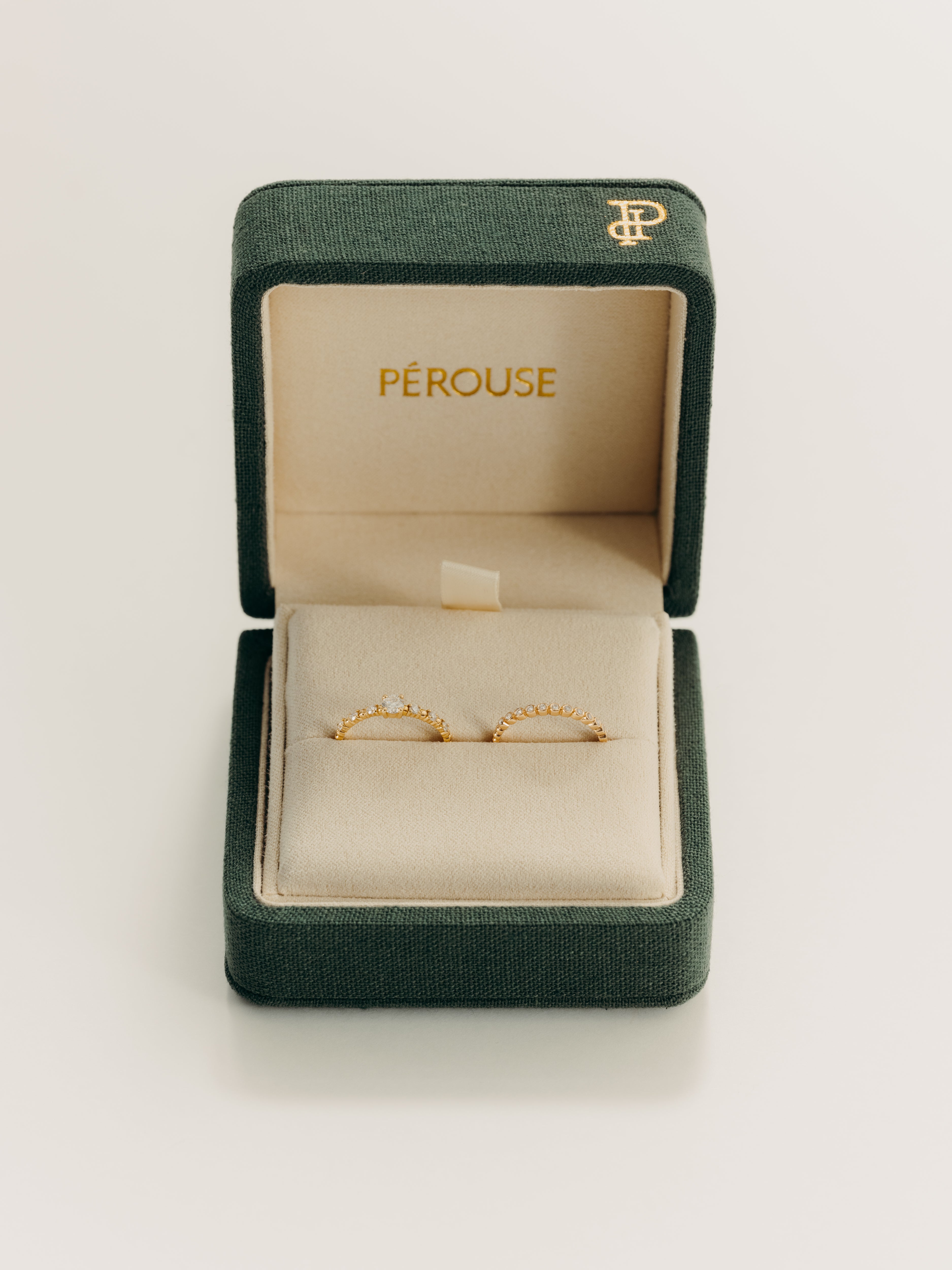 Alma Solitaire ring with 0.30 carat diamonds - Yellow gold