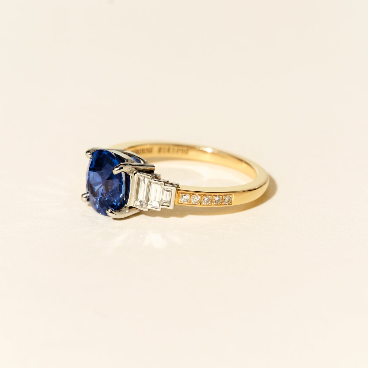 Bague Gatsby Triple diamants baguette et saphir - Or jaune