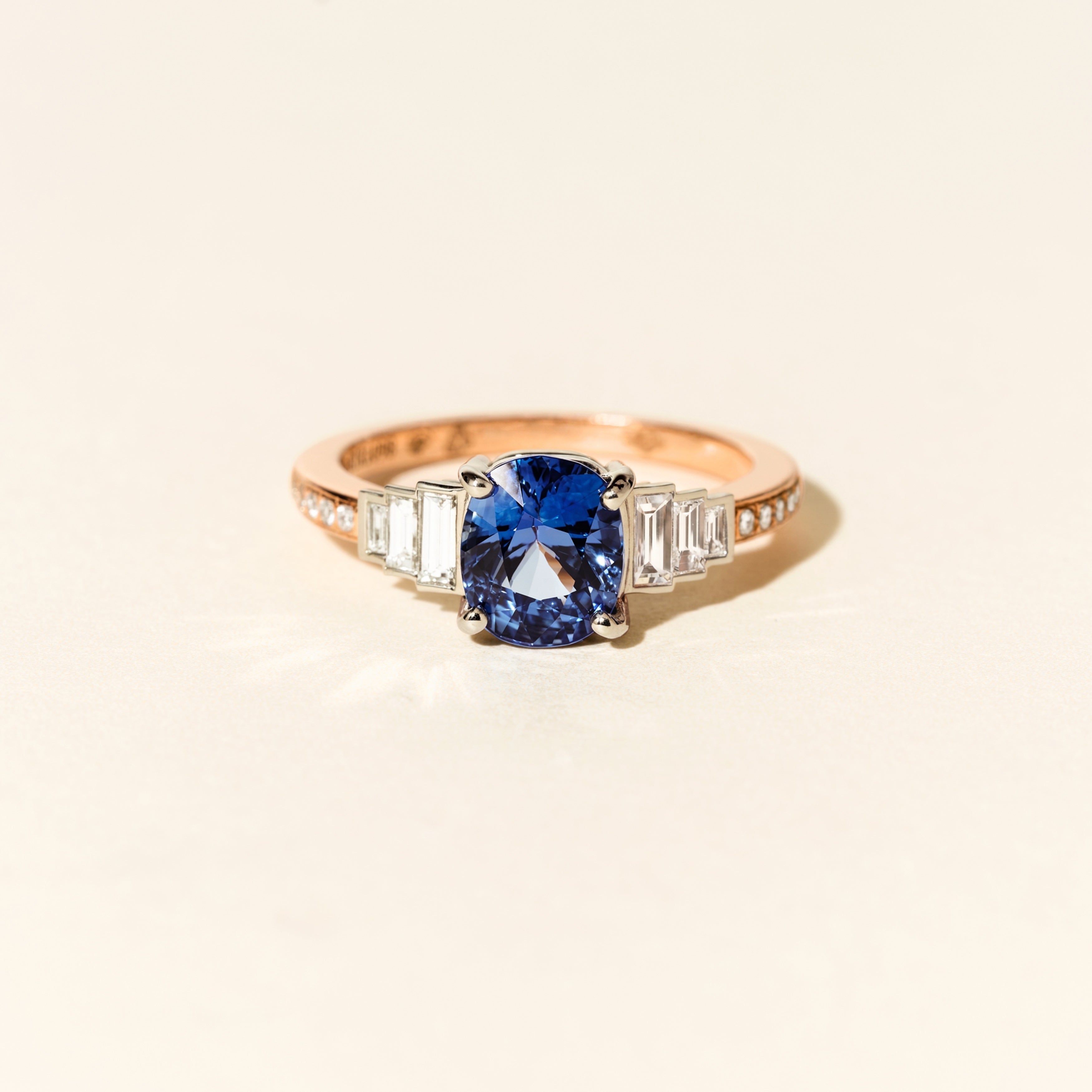 Bague Gatsby Triple diamants baguette et saphir - Or rose