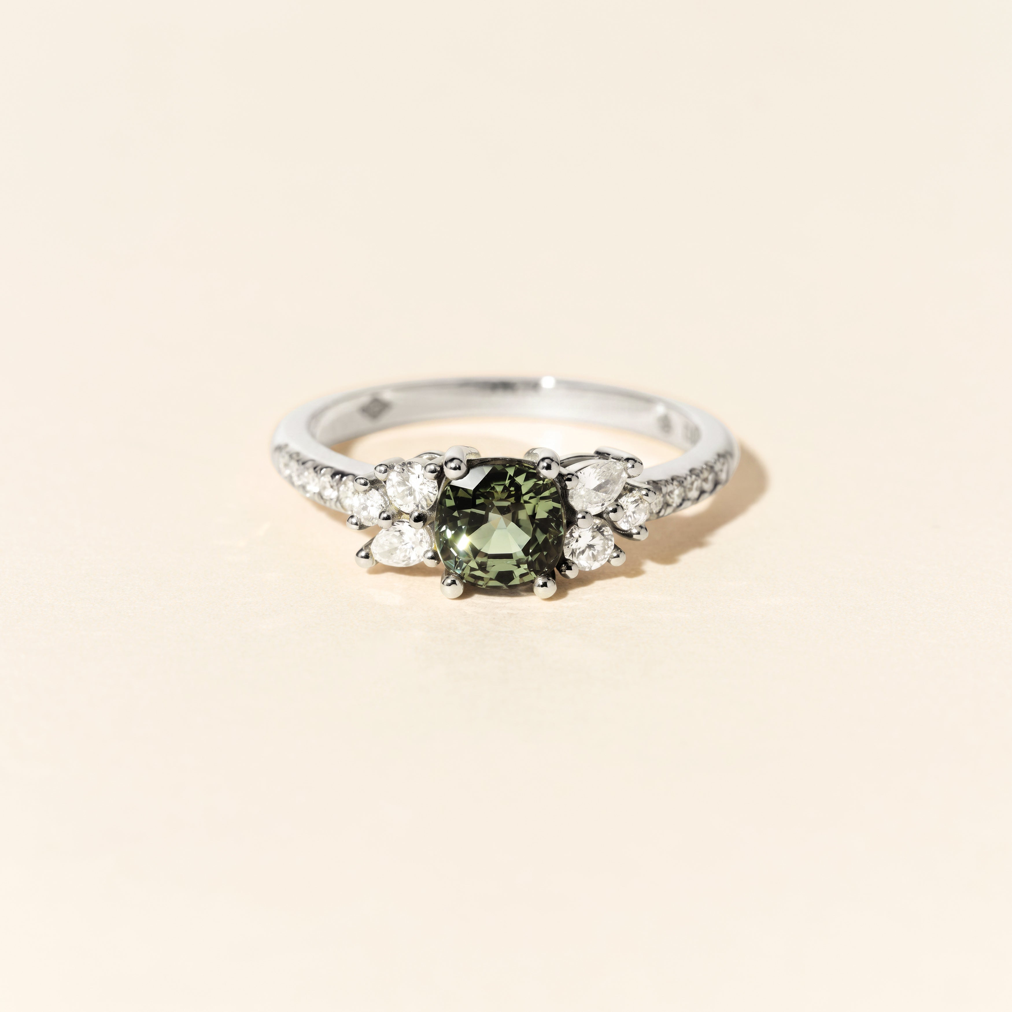 Bague Grenade saphir vert PM - Or blanc
