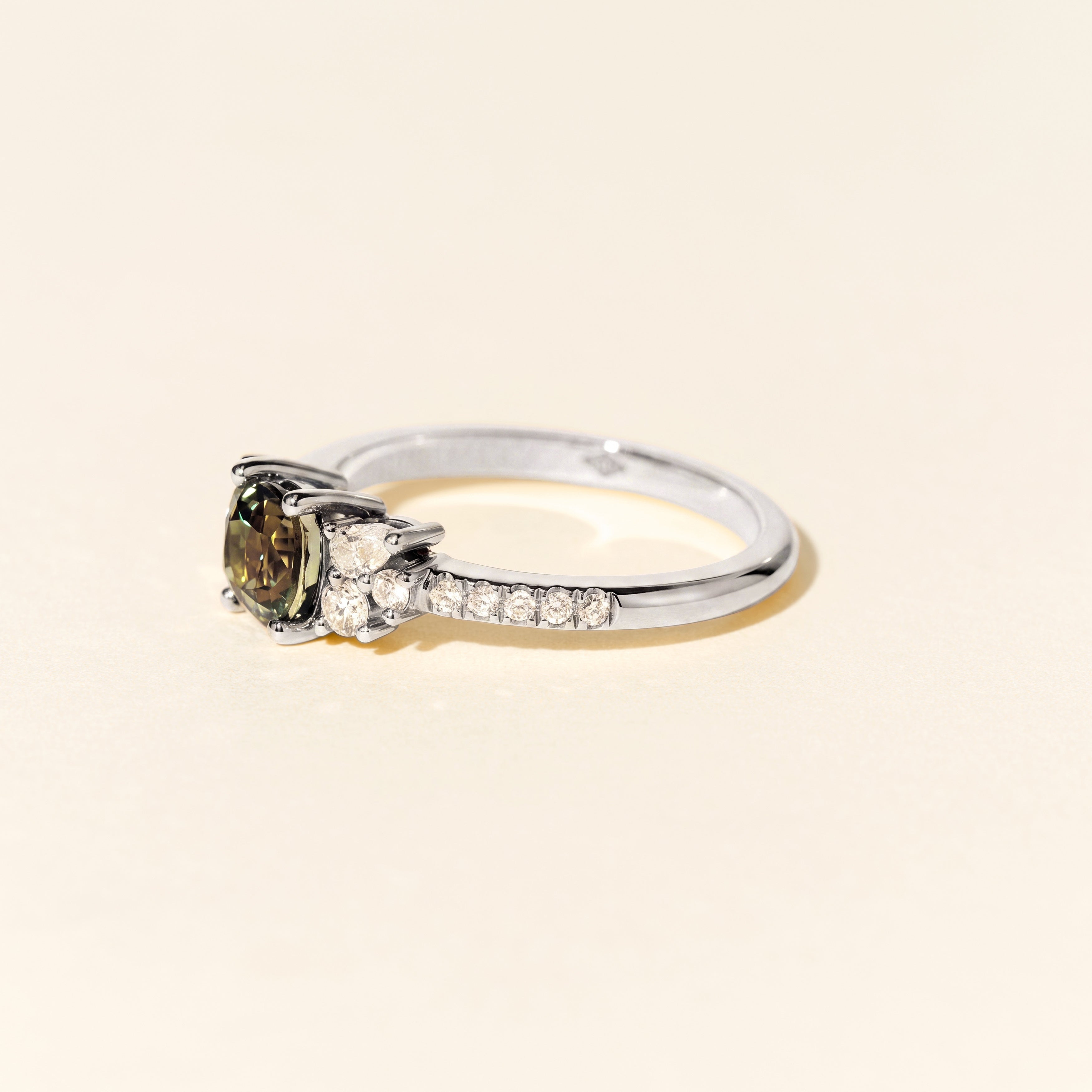 Bague Grenade saphir vert PM - Or blanc