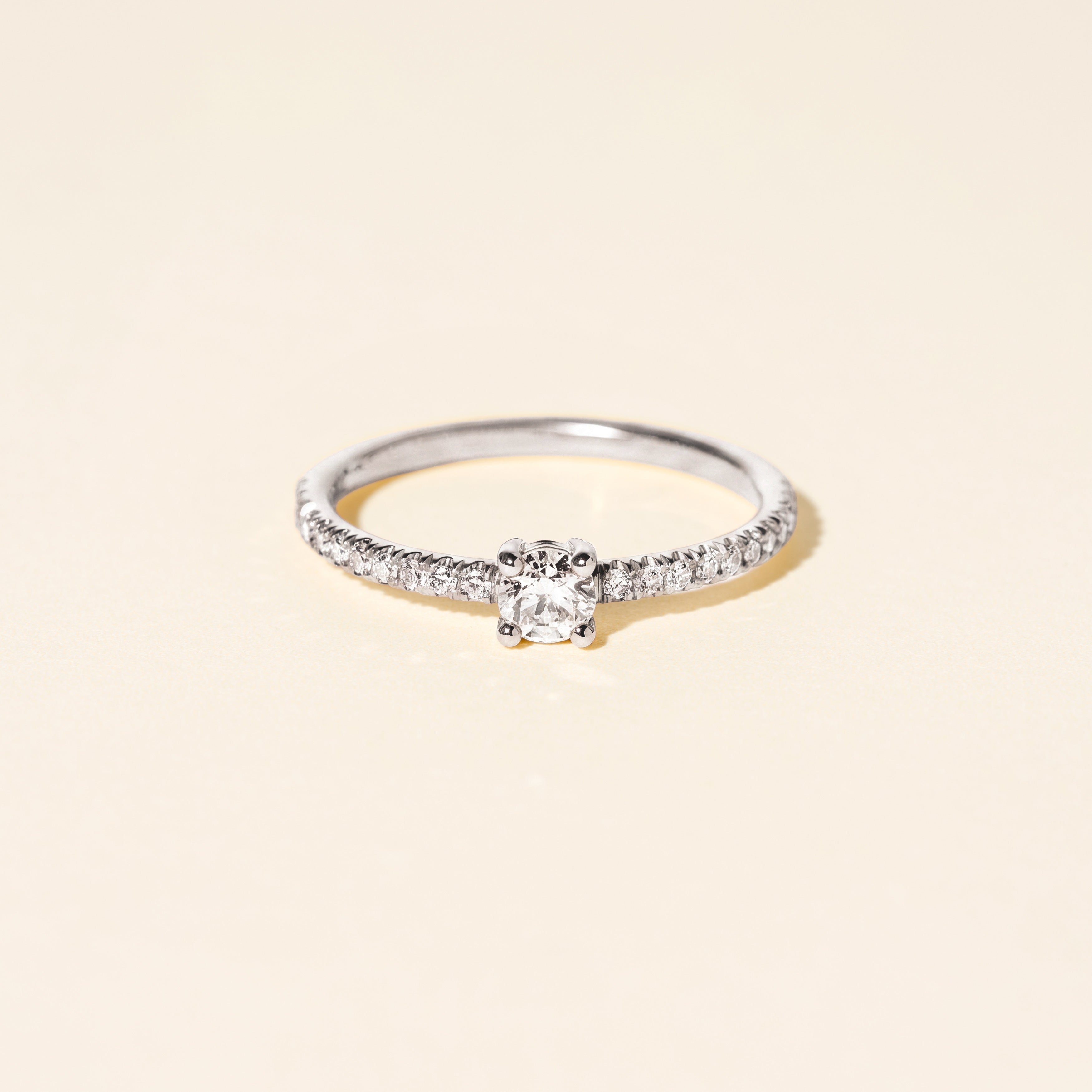 Bague Hibiscus solitaire diamant rond 0.20 carat - Or blanc