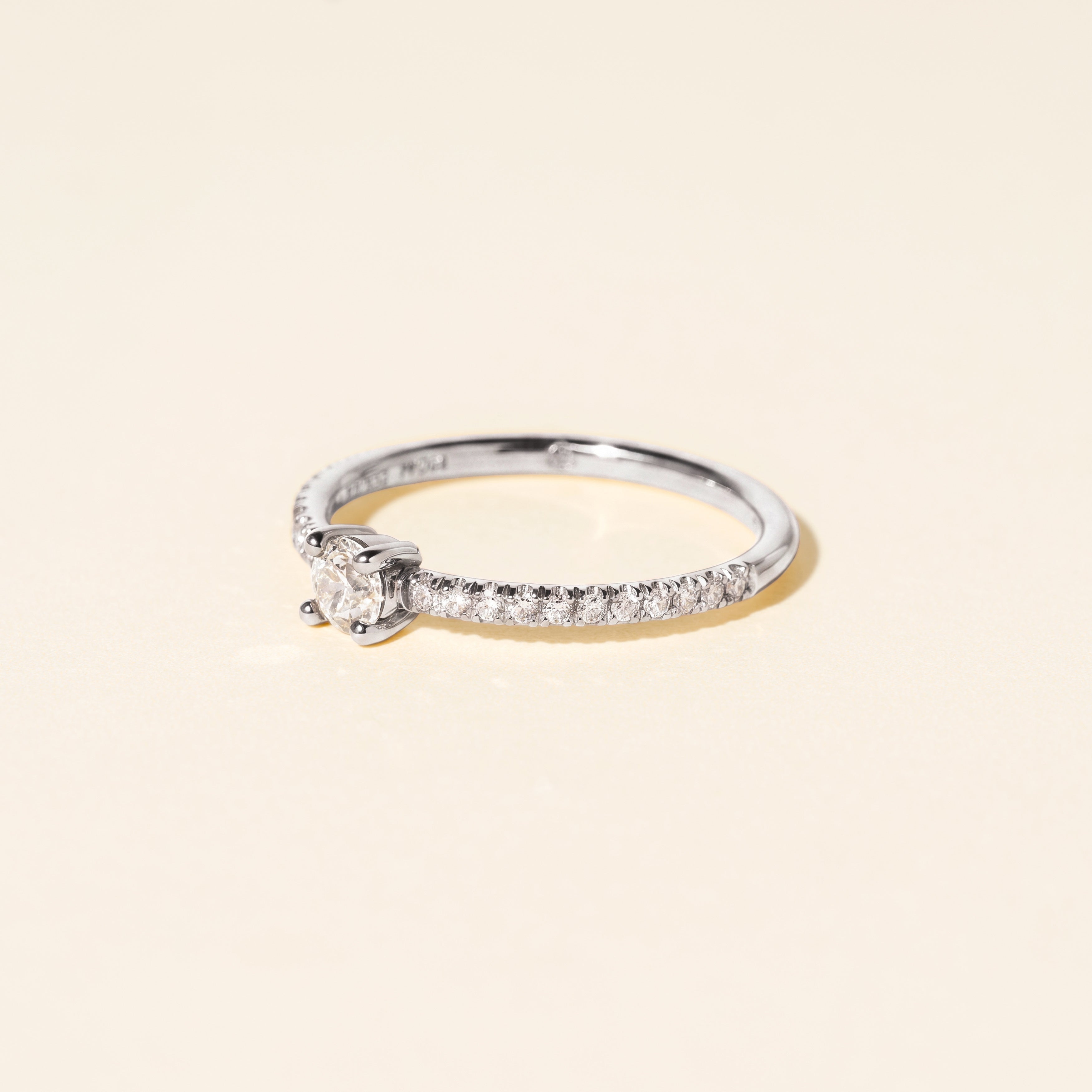 Bague Hibiscus solitaire diamant rond 0.20 carat - Or blanc