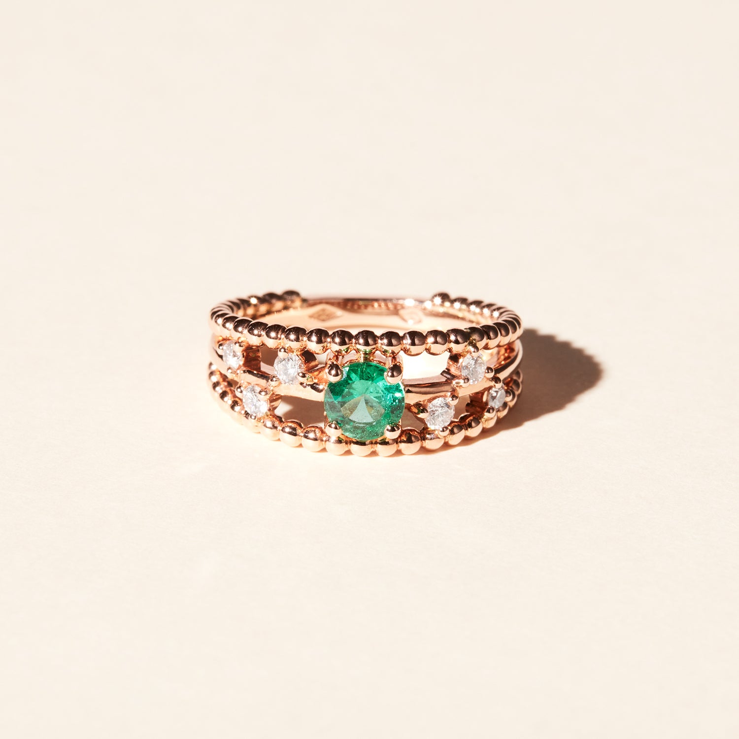 Alma Trio ring with emerald and diamonds, small size - Rose gold