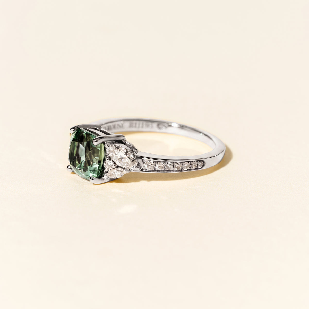 Bague Lotus des Indes saphir vert et diamants - Or blanc