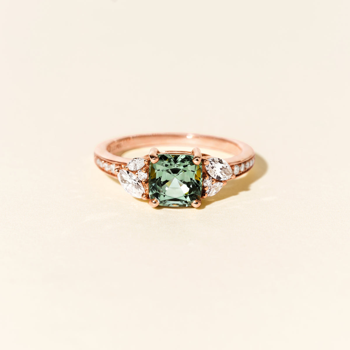 Bague Lotus des Indes saphir vert et diamants - Or jaune