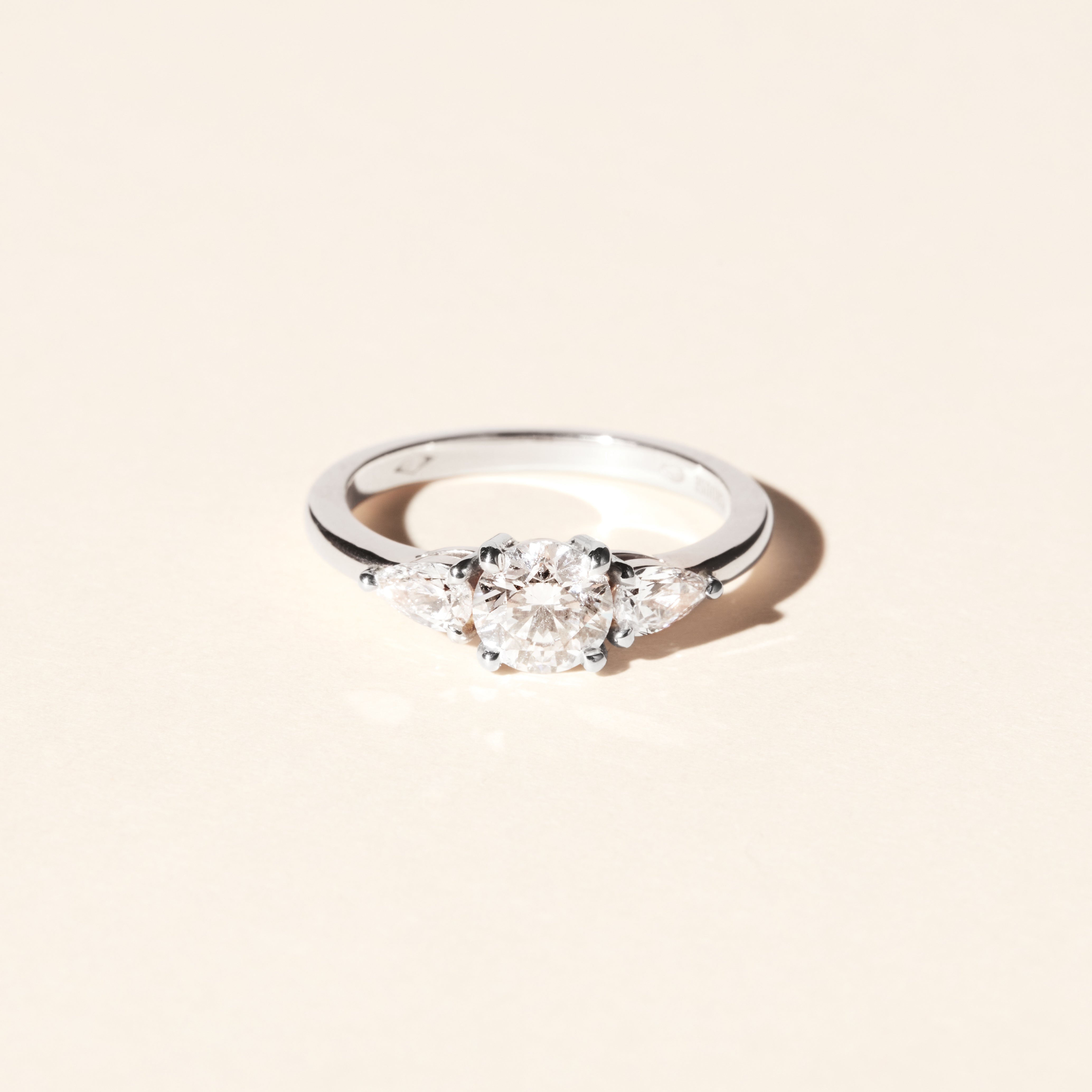 Bague Bahia diamants poire 0.90 carat - Or blanc