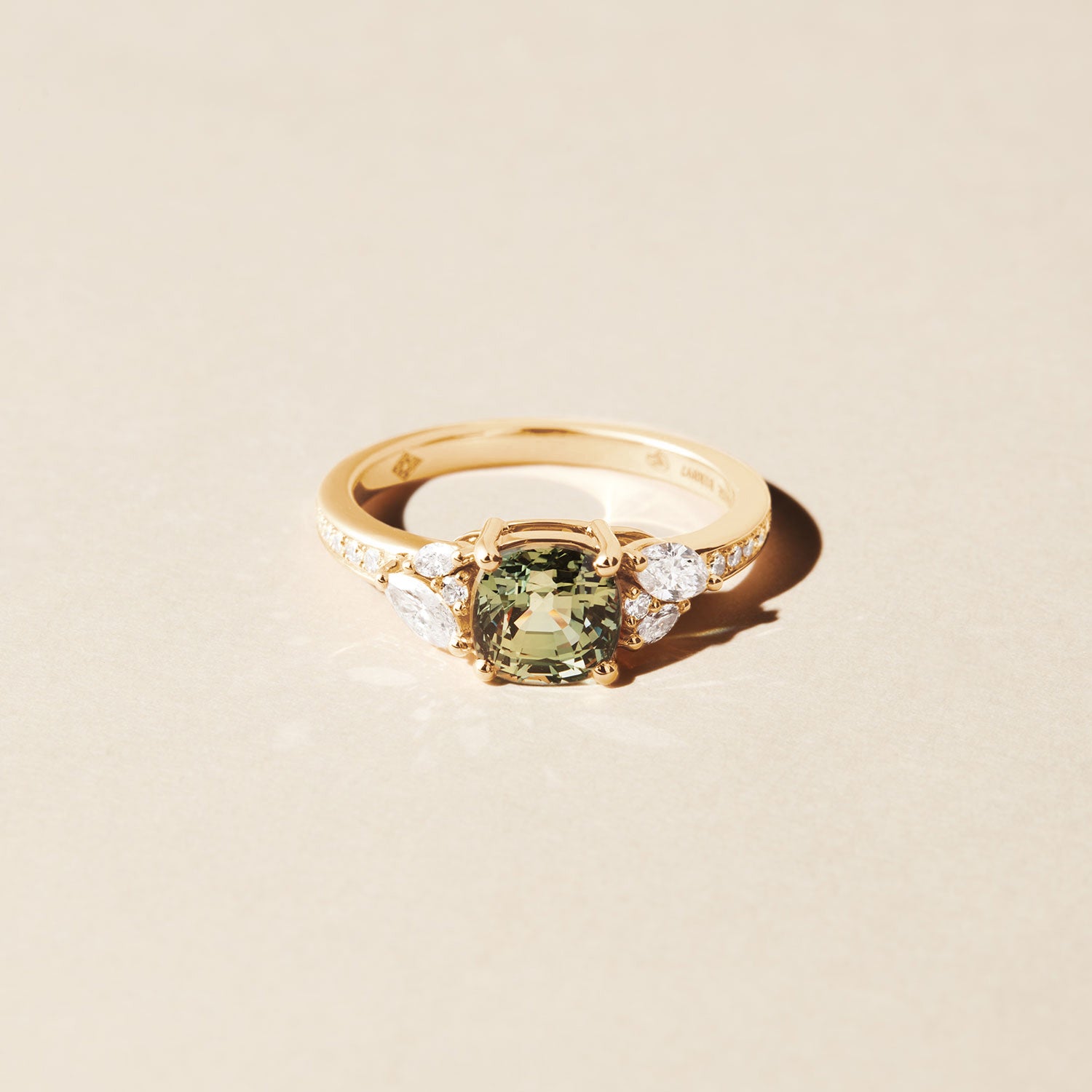 Bague Lotus des Indes saphir vert et diamants - Or jaune