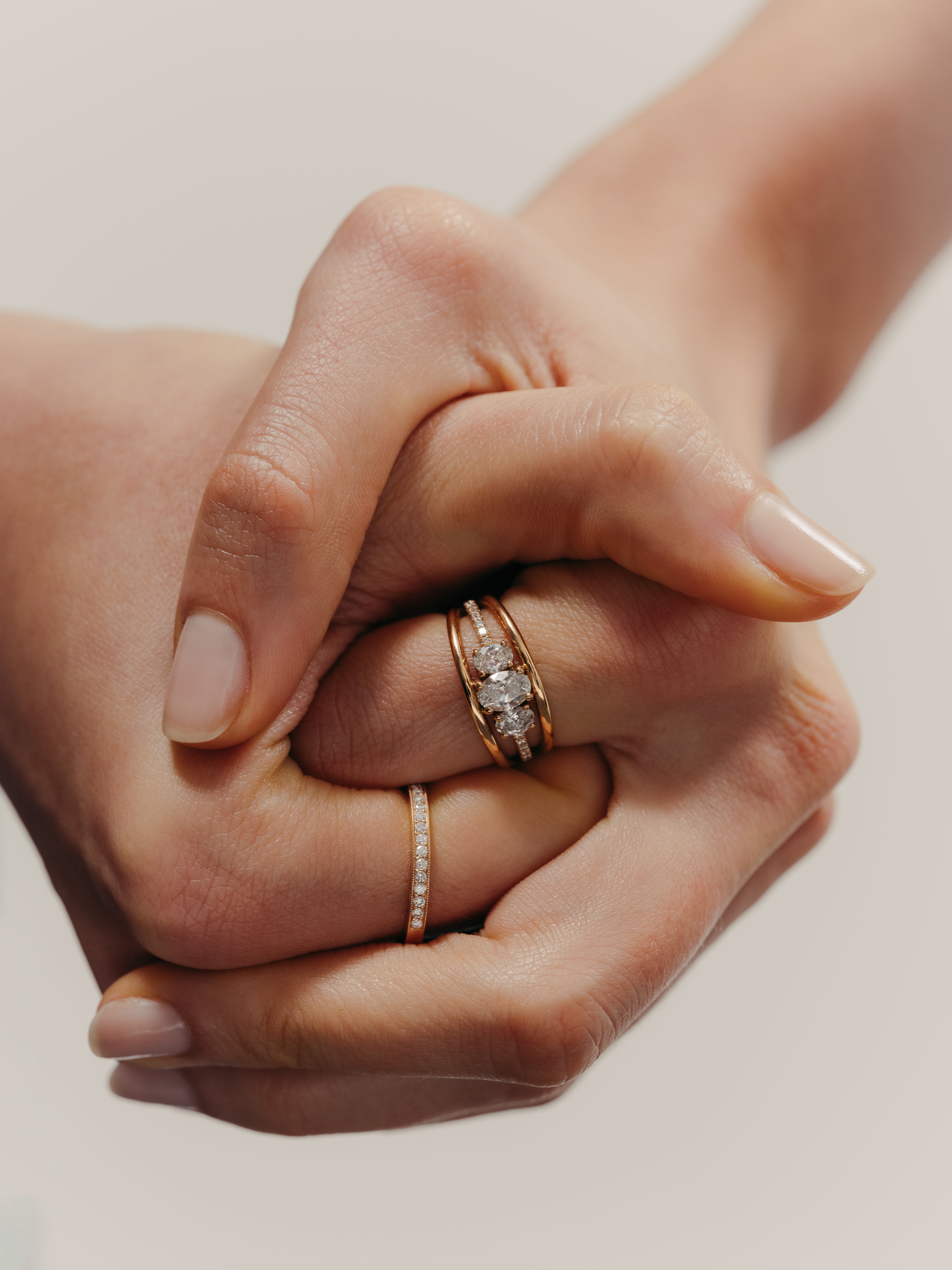 Alma Trio ring with oval diamonds, 0.50 carat - Yellow gold
