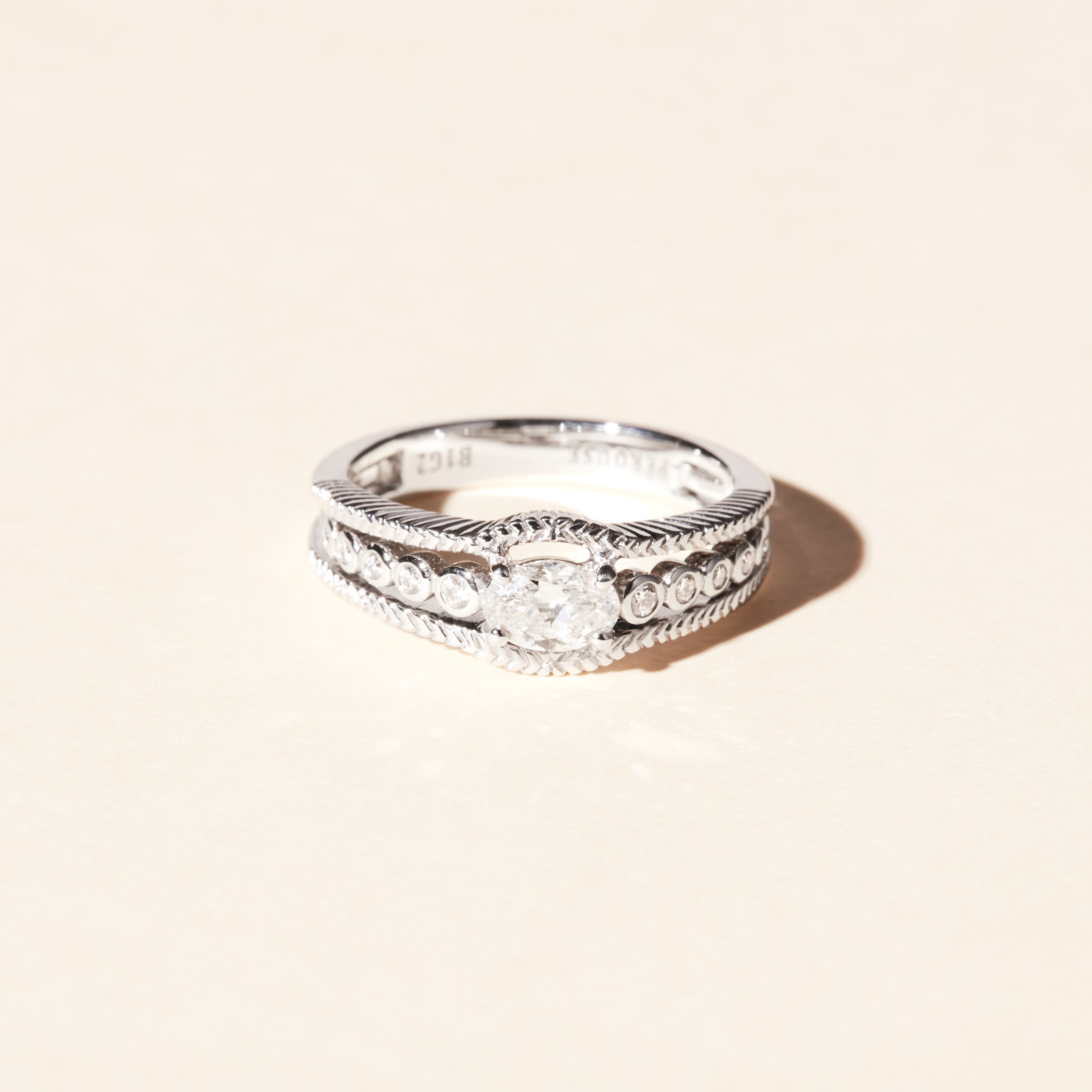 Bague Romane - Or blanc