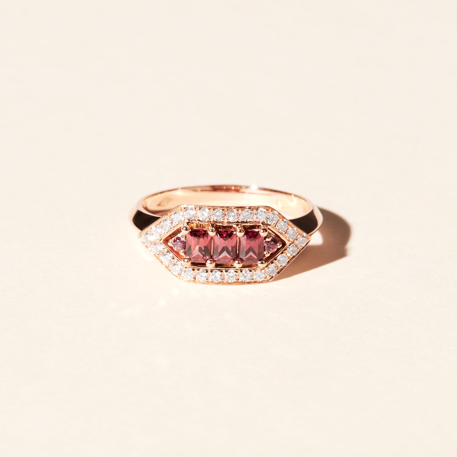 Boucles d'oreilles pendantes Pétale - Or rose et diamants – Pérouse Paris
