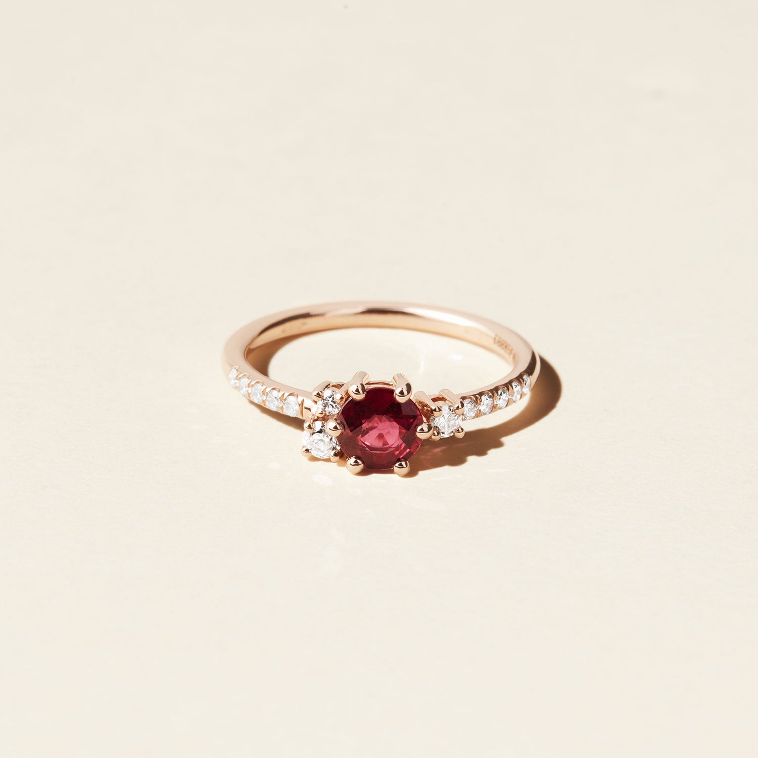 Bague Violette rubis et diamants - Or rose