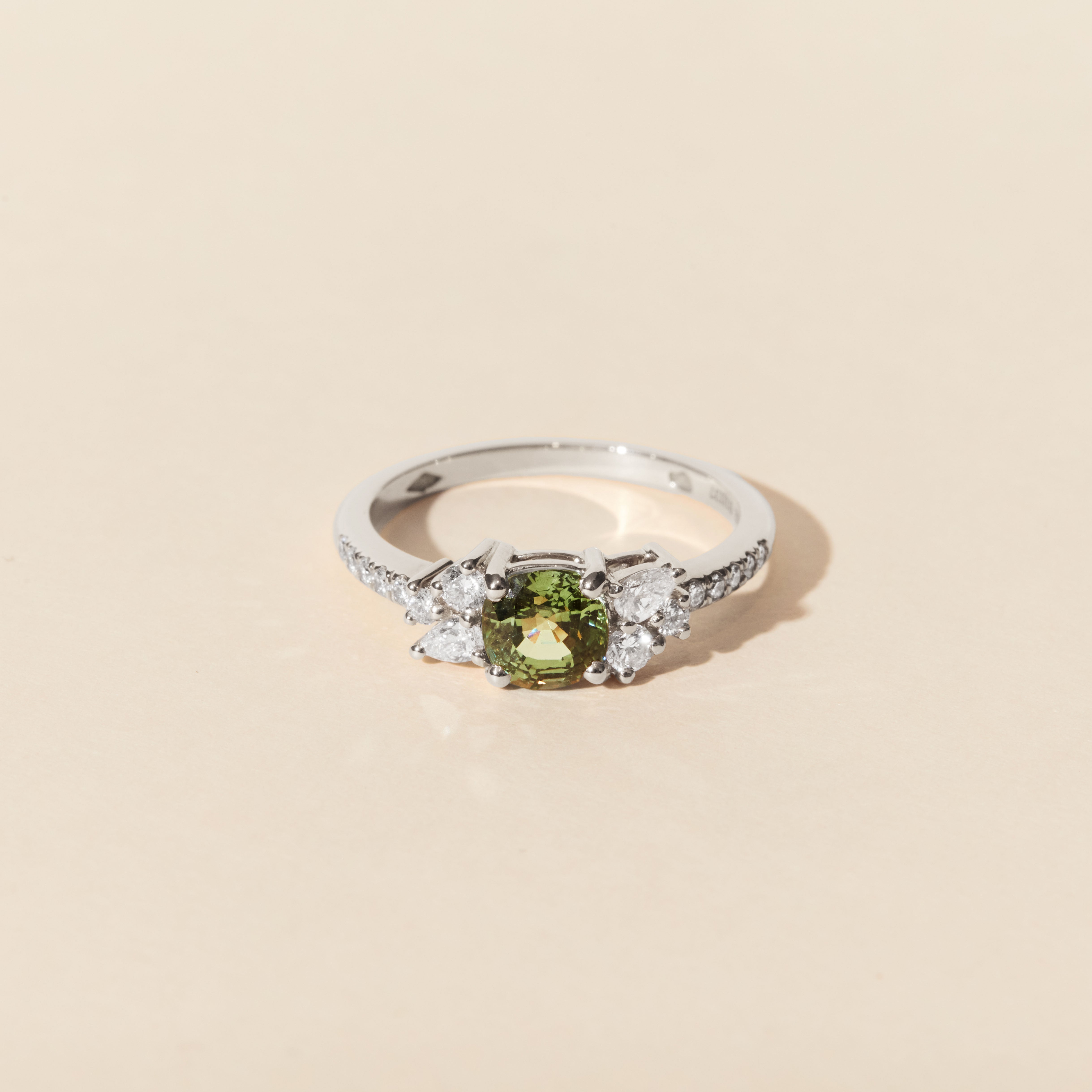 Bague Grenade saphir vert PM - Or blanc