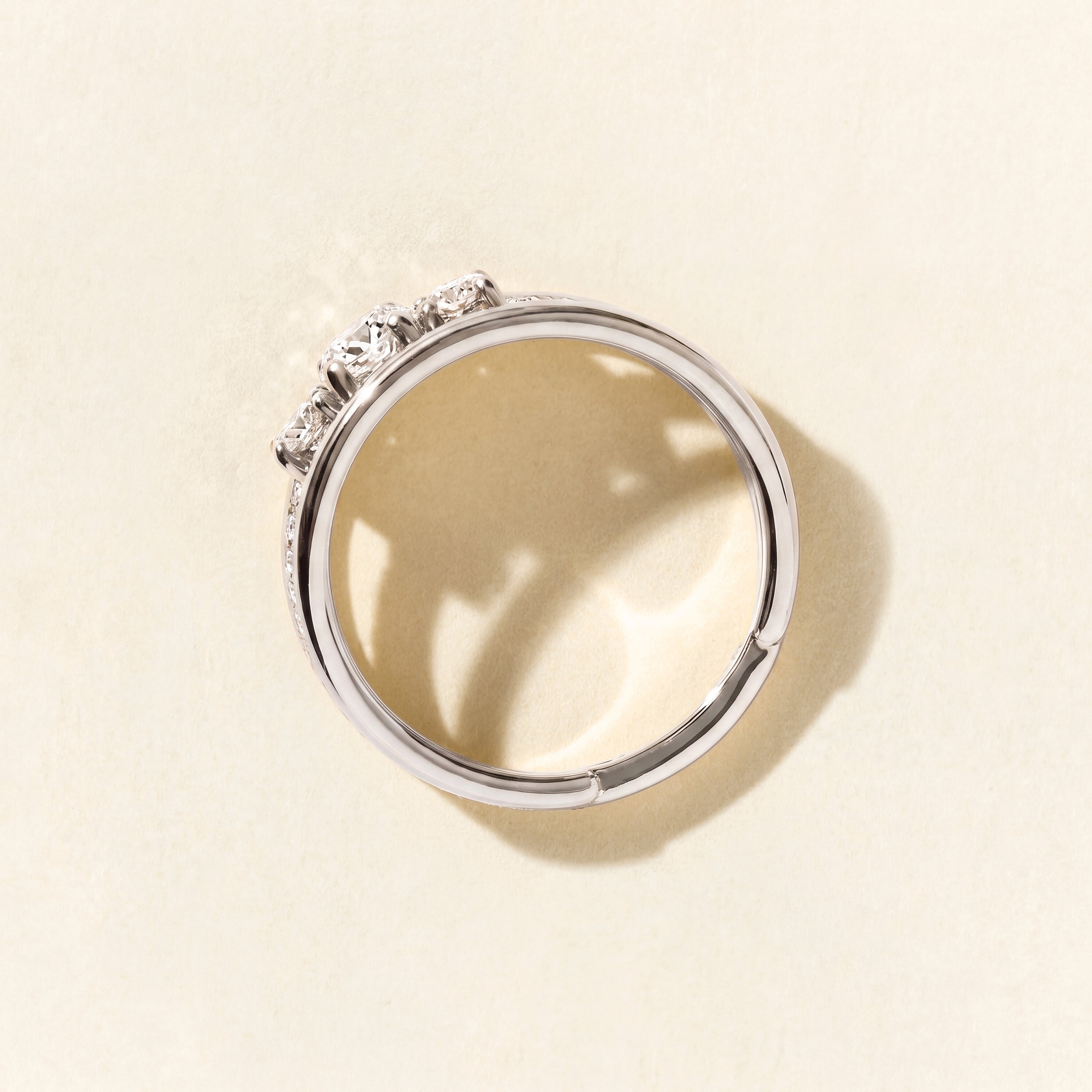 Bague Alma Trio diamants ovales 0.70 carat - Or blanc