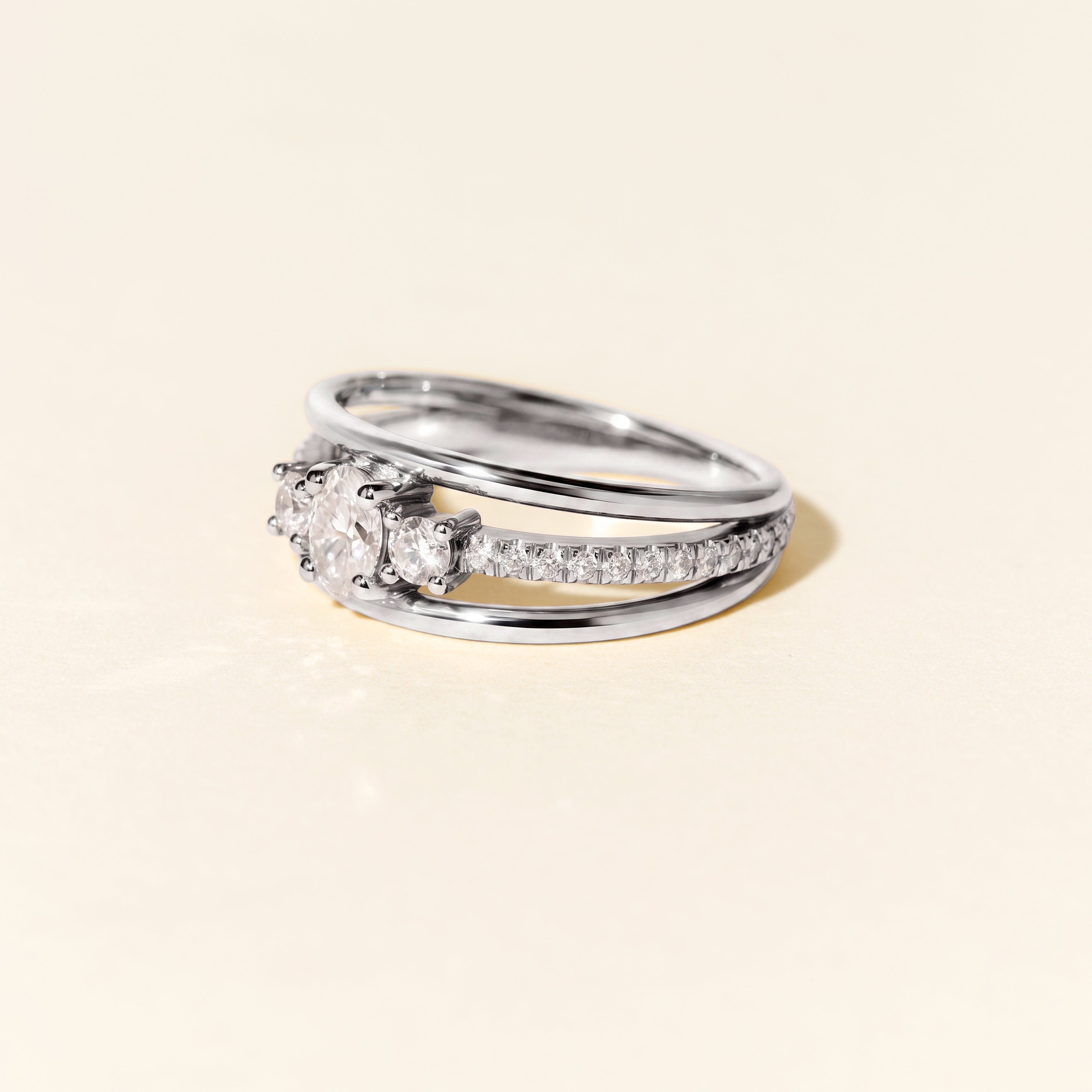 Bague Alma Trio diamants ovales et ronds 0.30 carat - Or blanc
