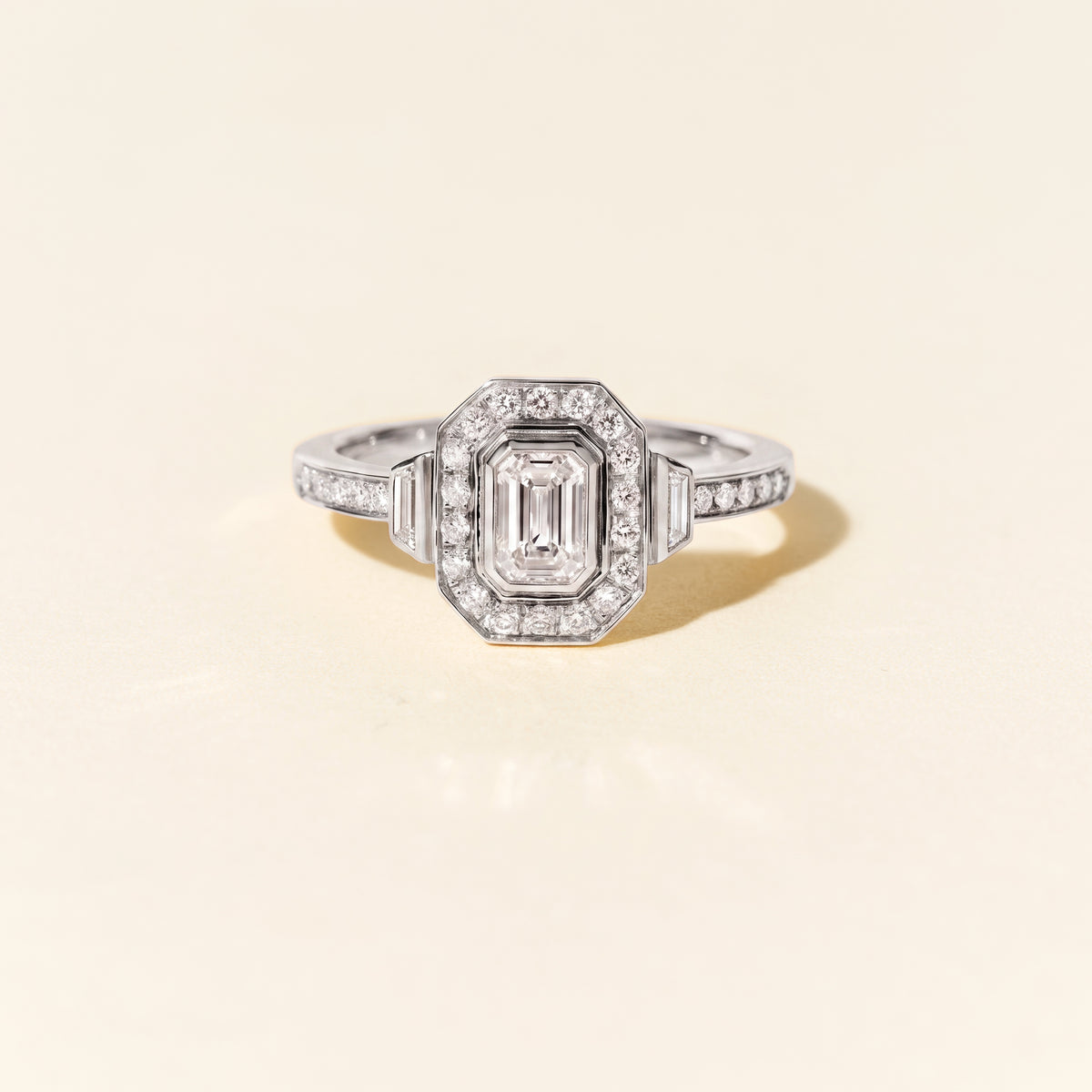Bague Art déco Signature trapèze diamants 0.60 carat - Or blanc