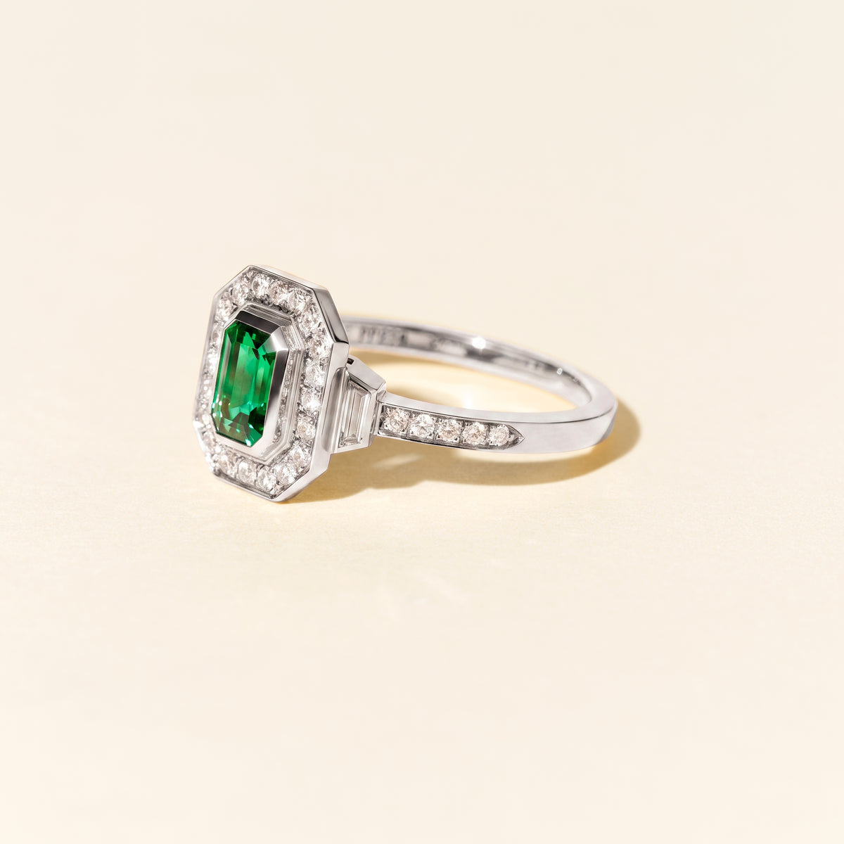 Bague Art déco Signature trapèze émeraude - Or blanc