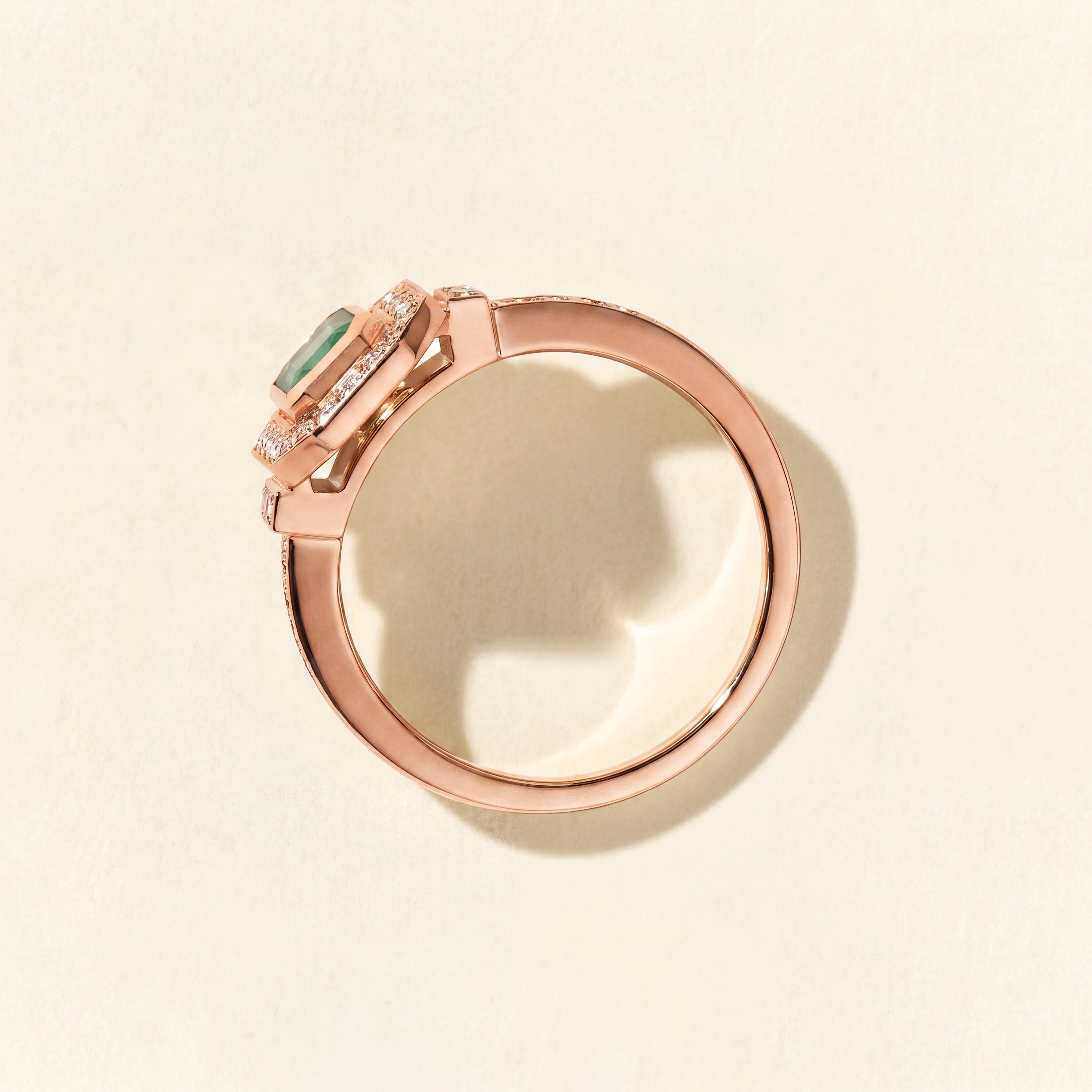 Bague Art déco Signature trapèze émeraude - Or rose