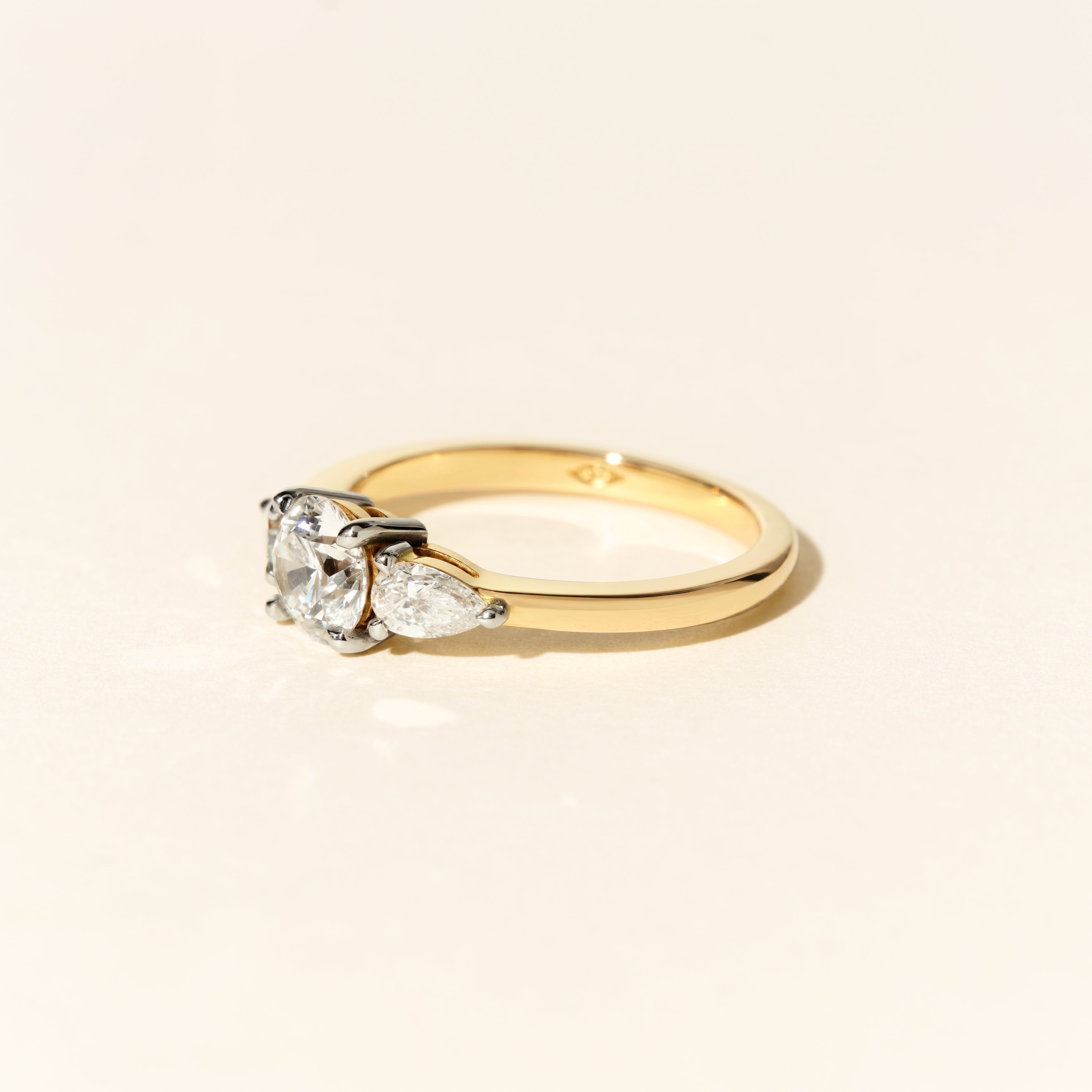 Bague Bahia diamants poire 0.80 carat - Or jaune