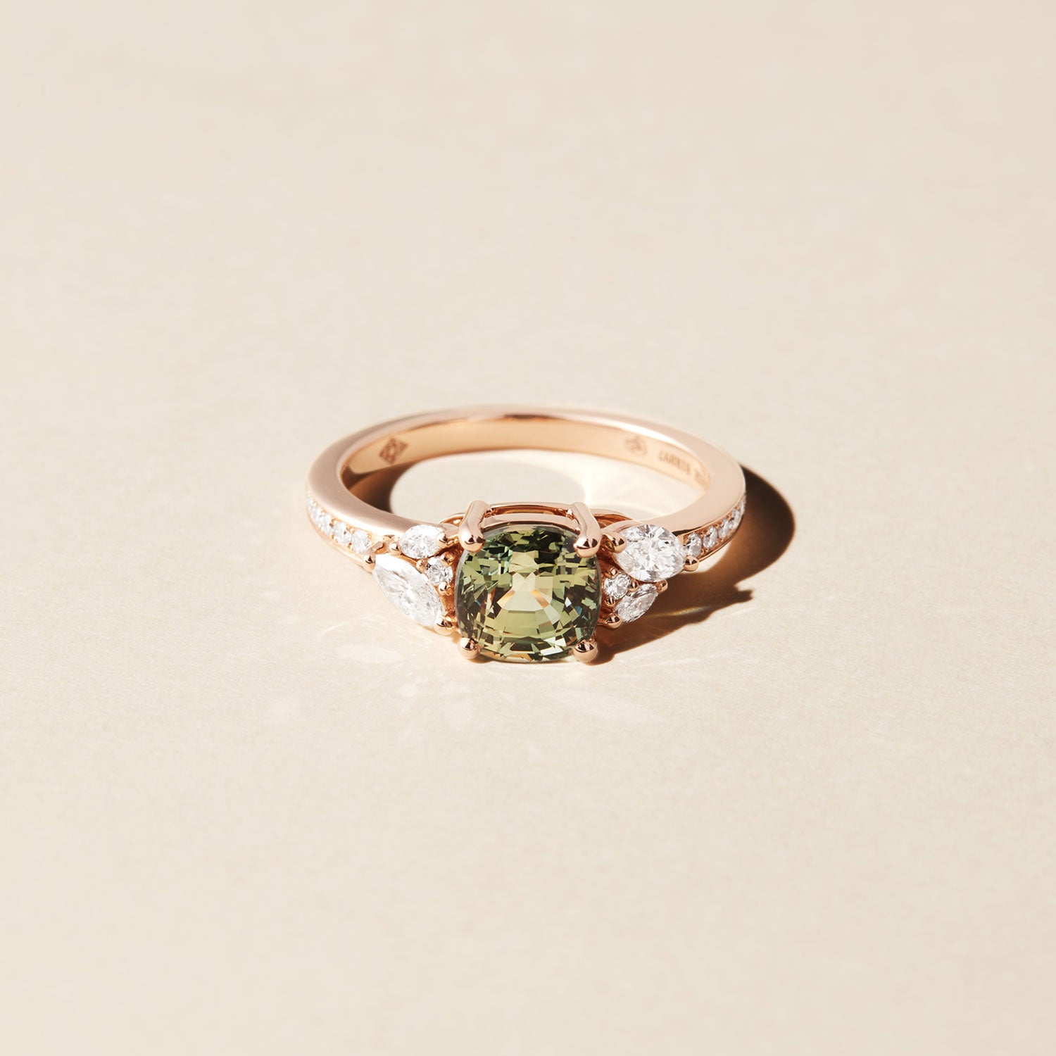 Bague Lotus des Indes saphir vert et diamants - Or rose