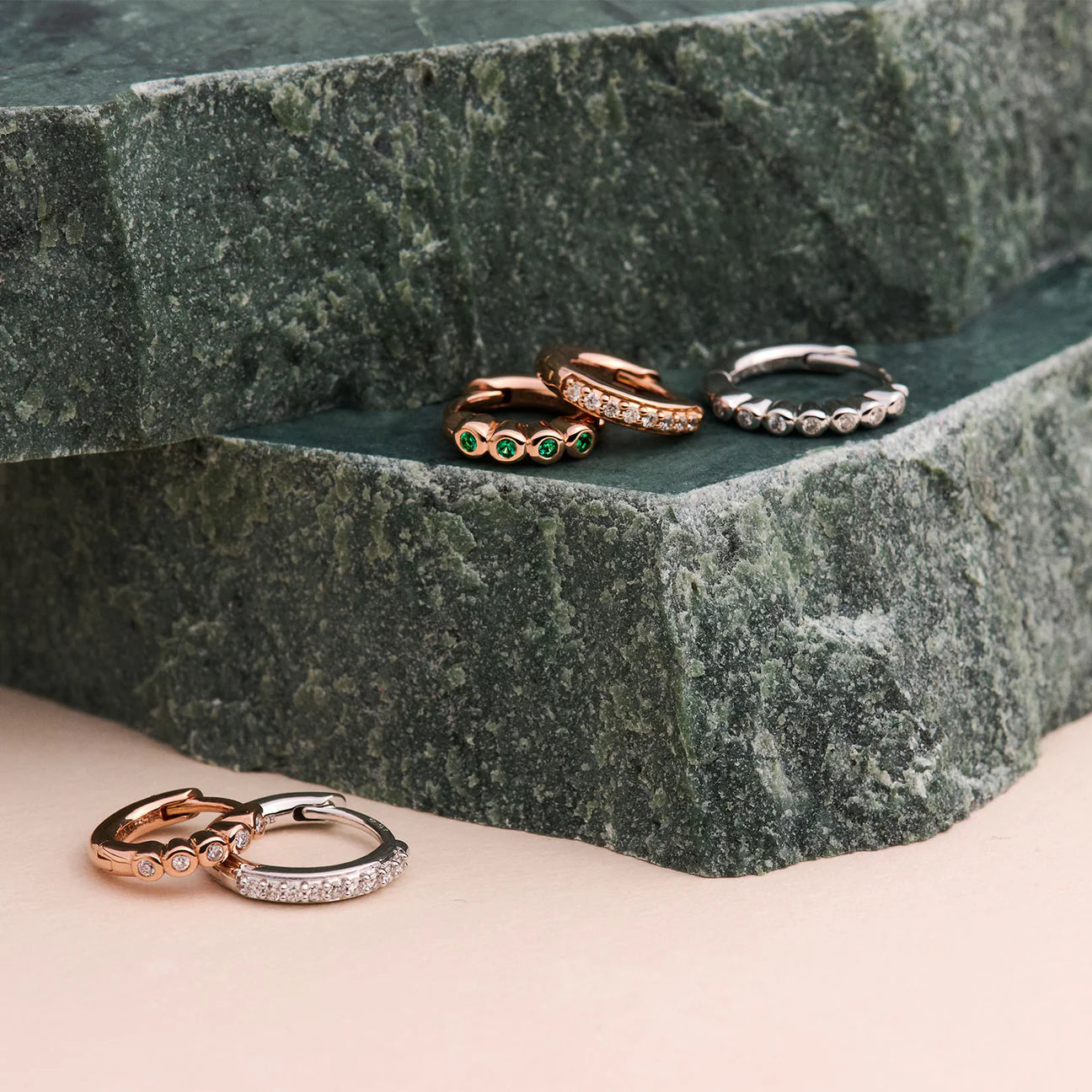 Boucles d'oreilles - Lys du Gange - Baby créoles - Or blanc