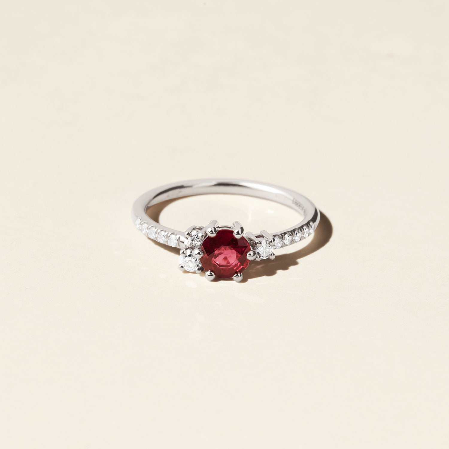 Bague Violette rubis et diamants - Or blanc