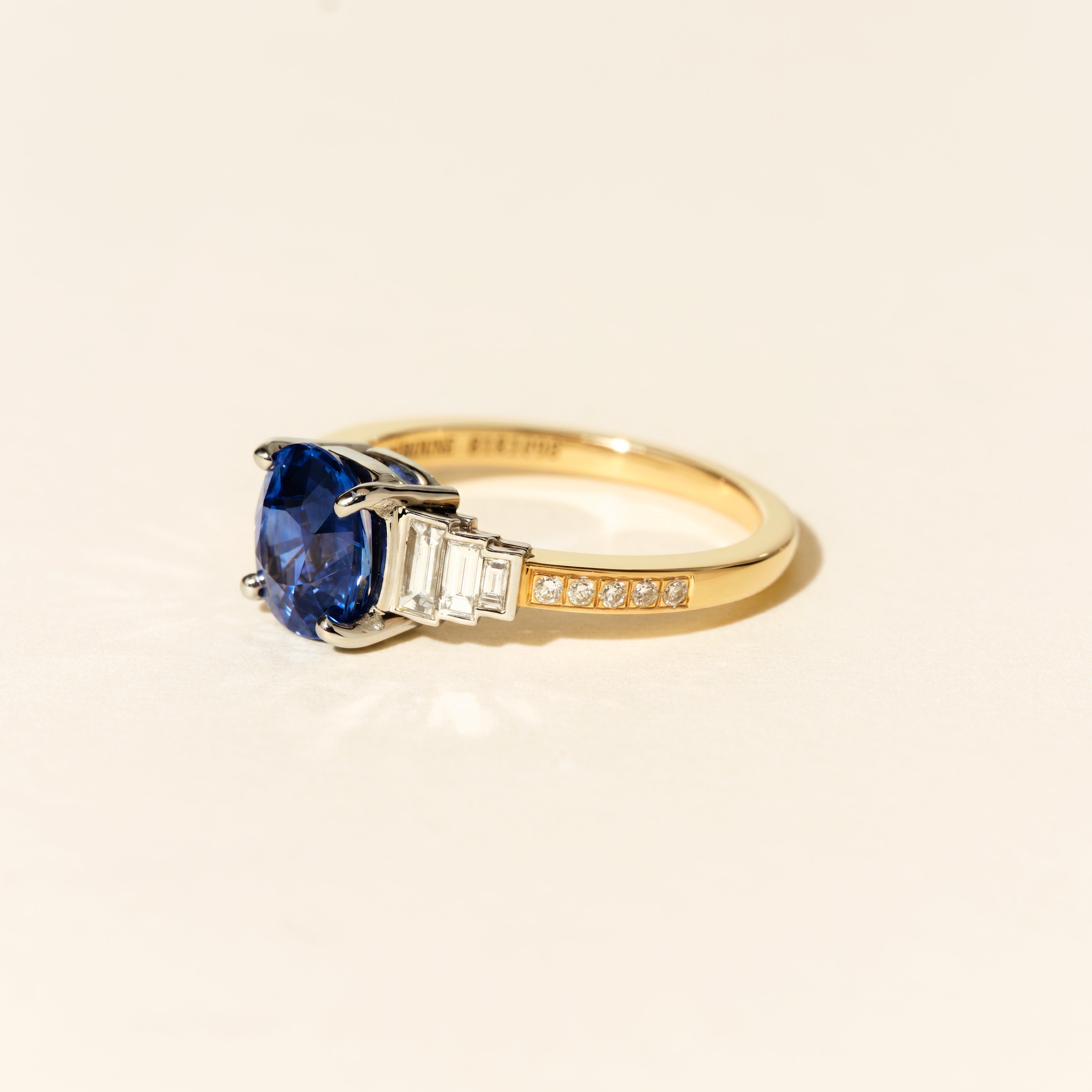 Bague Gatsby Triple diamants baguette et saphir - Or jaune