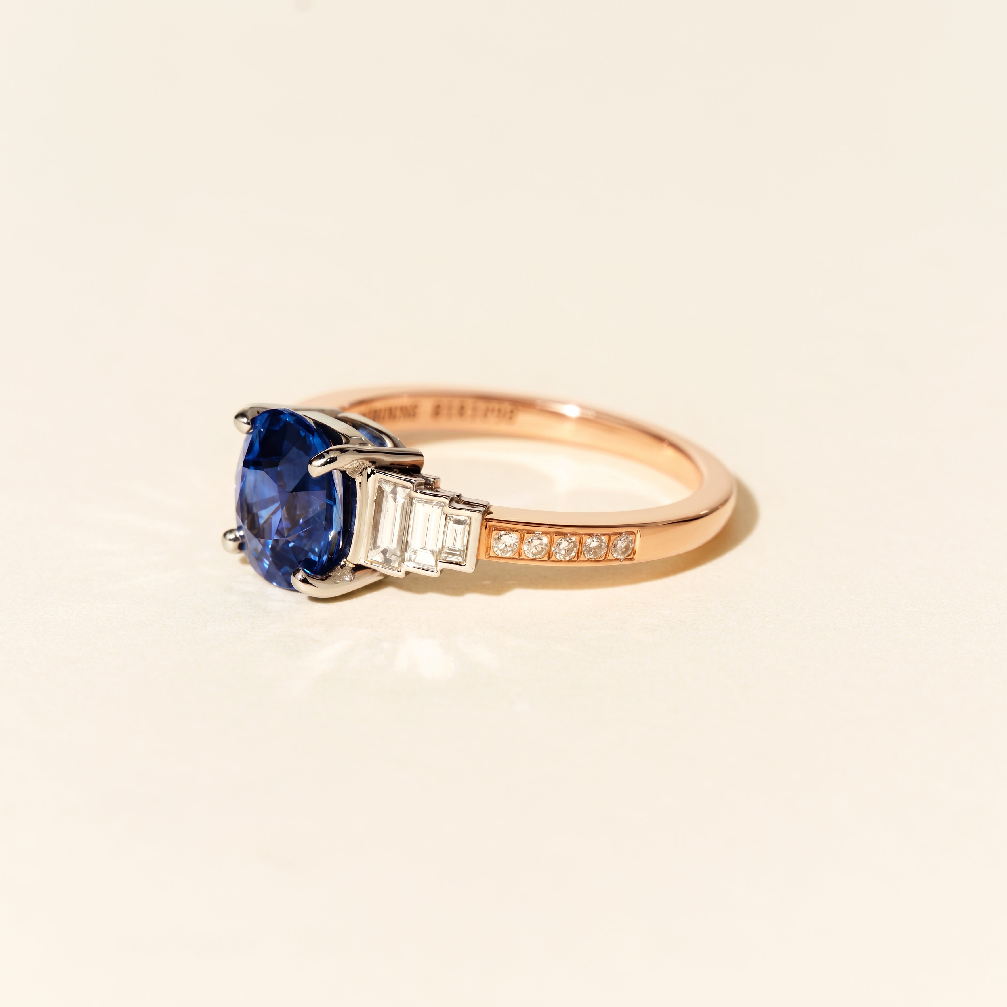 Bague Gatsby Triple diamants baguette et saphir - Or rose
