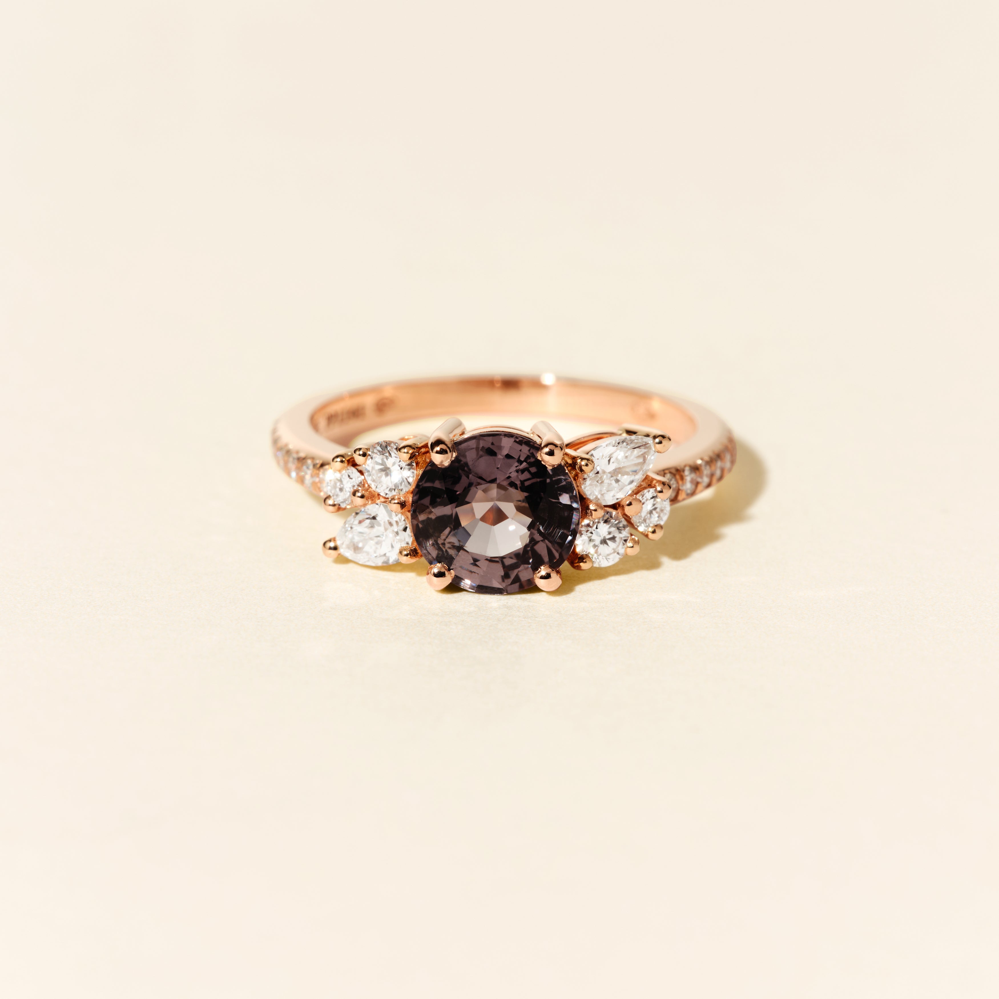 Bague Grenade spinelle gris et diamants GM - Or rose