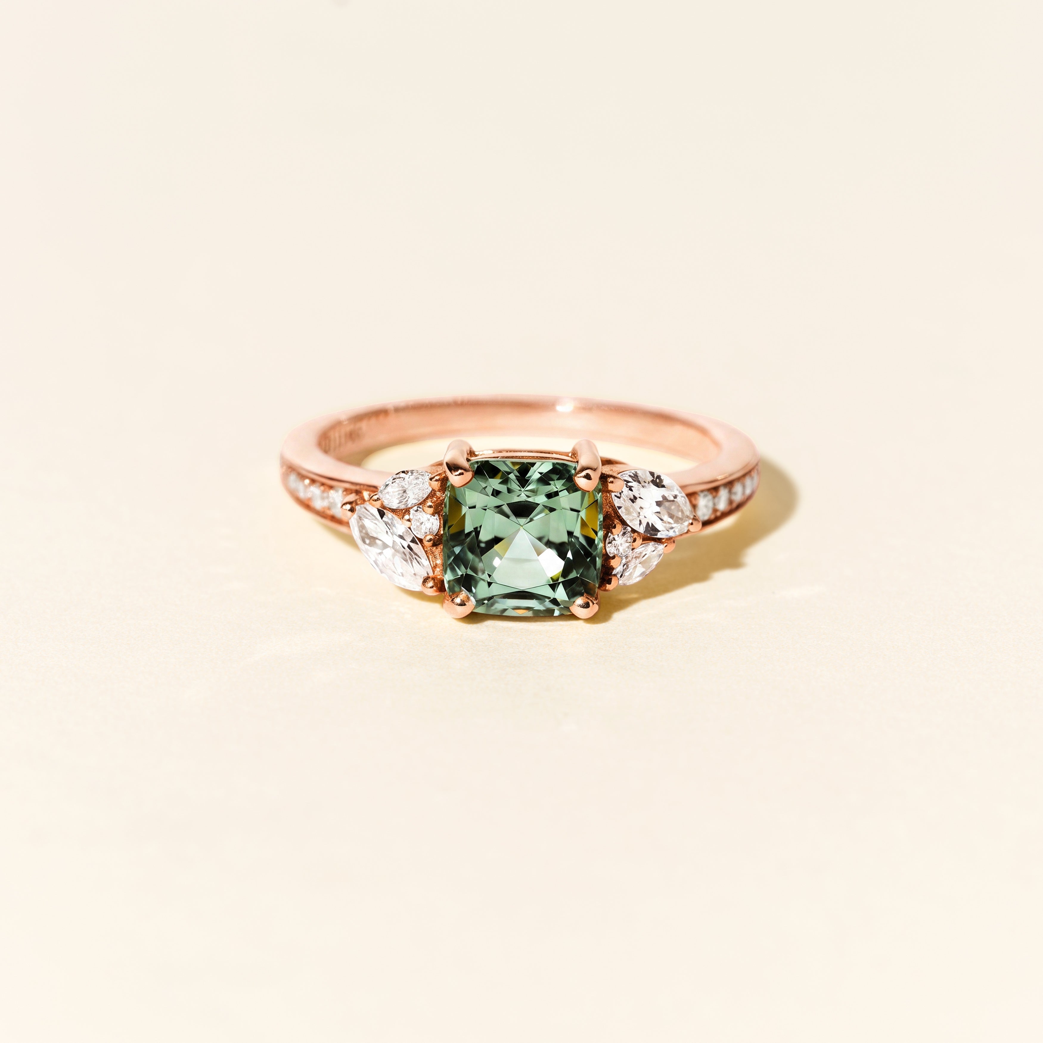 Bague Lotus des Indes saphir vert et diamants - Or rose