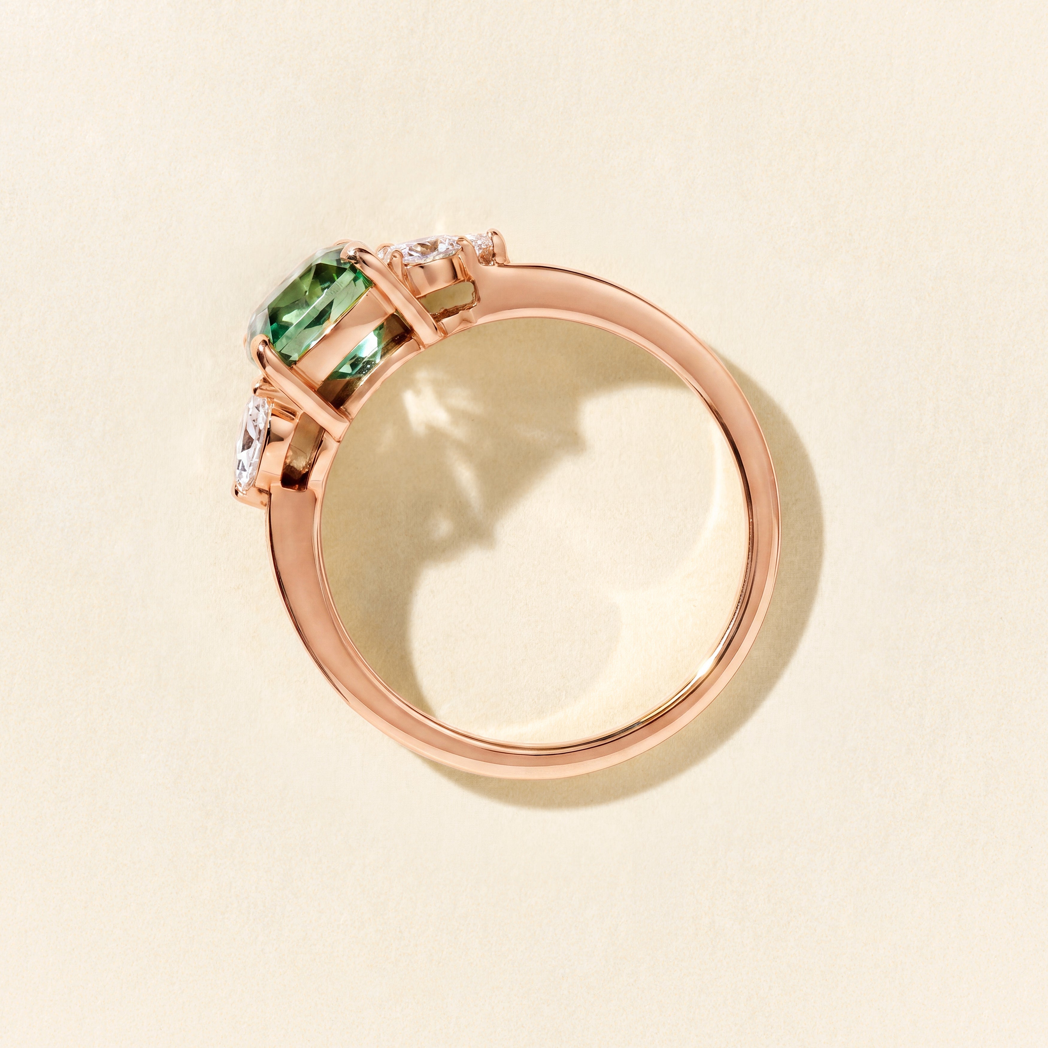 Bague Lotus des Indes saphir vert et diamants - Or rose
