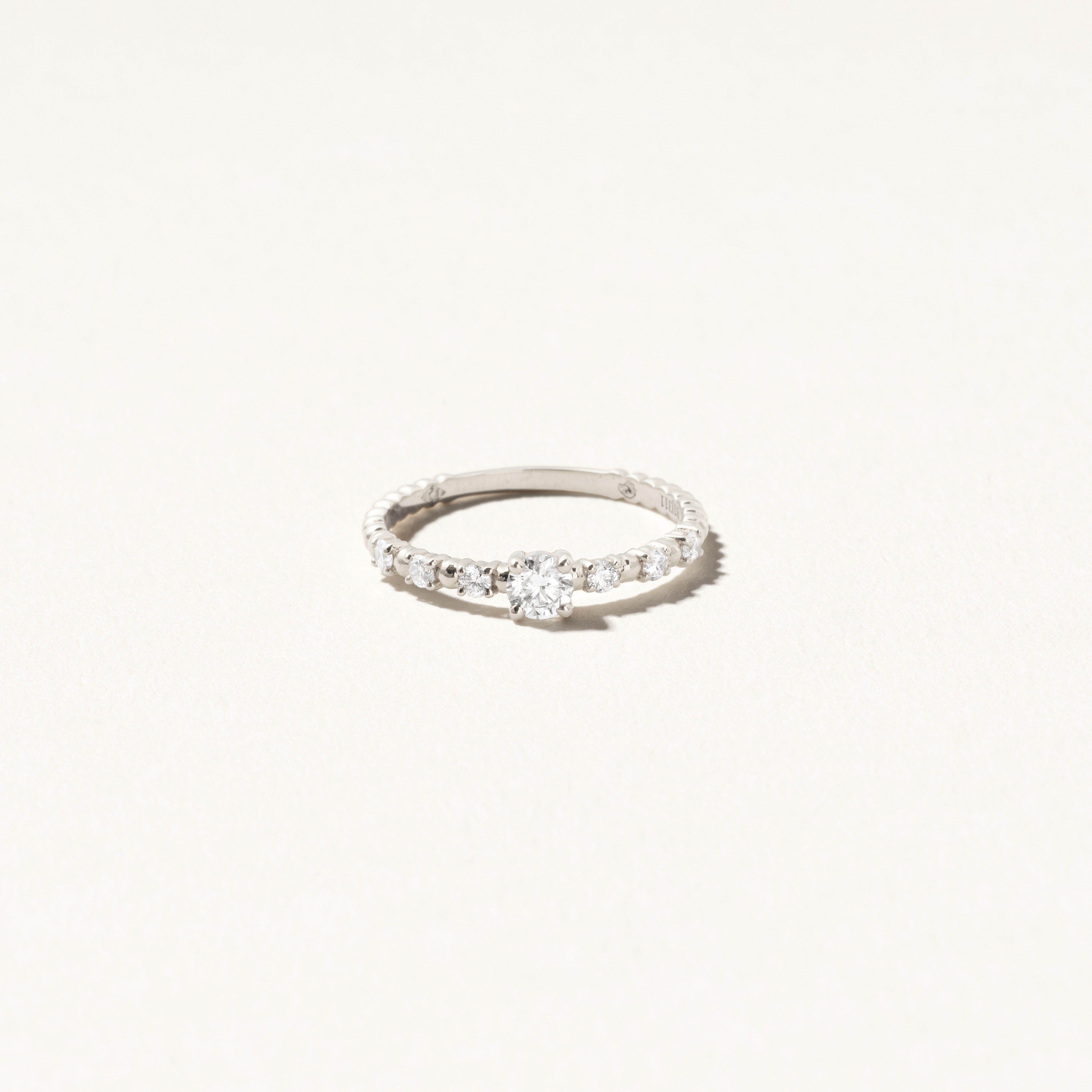 Alma Solitaire ring with 0.20 carat diamonds - White gold