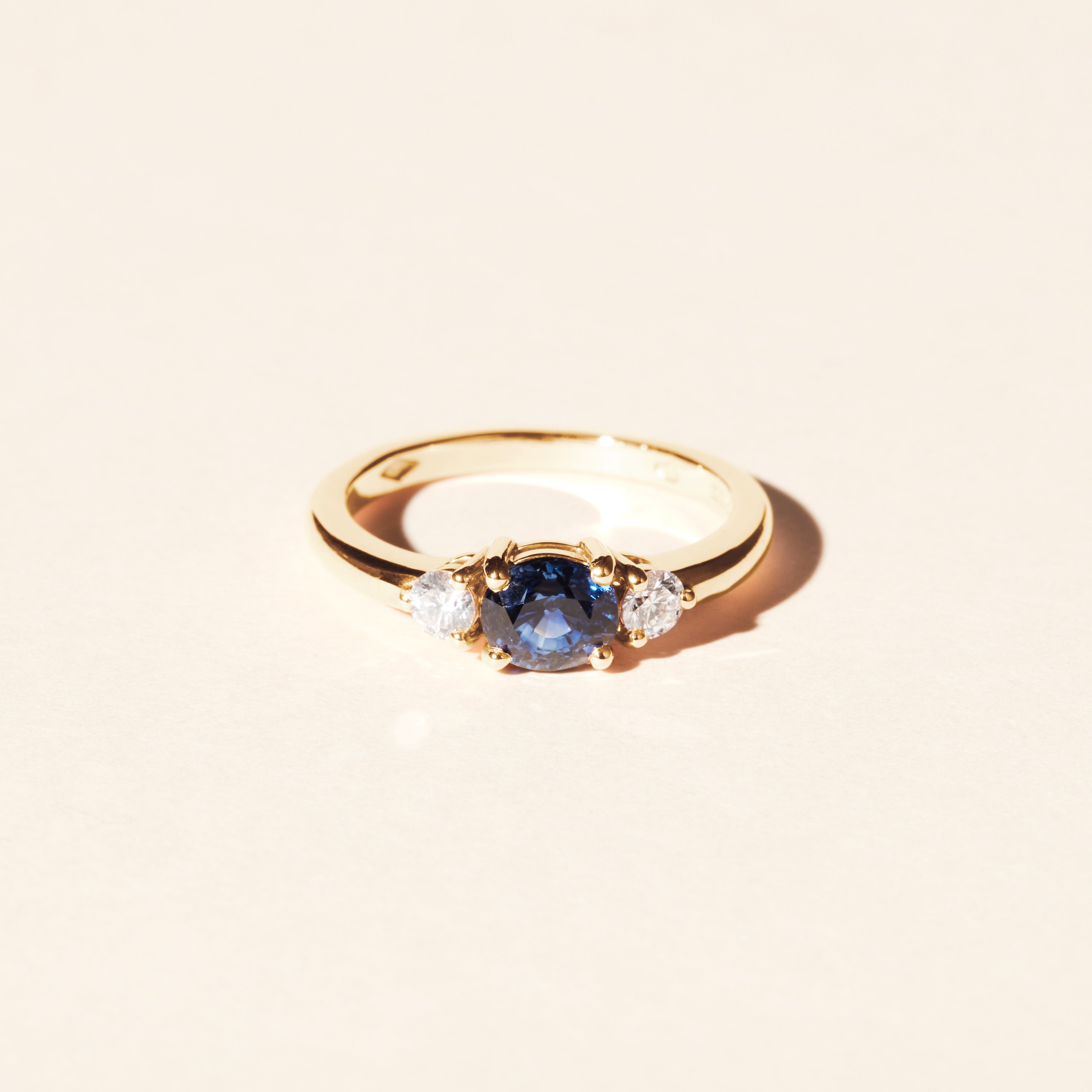 Bague Bahia saphir bleu et diamants - Or jaune