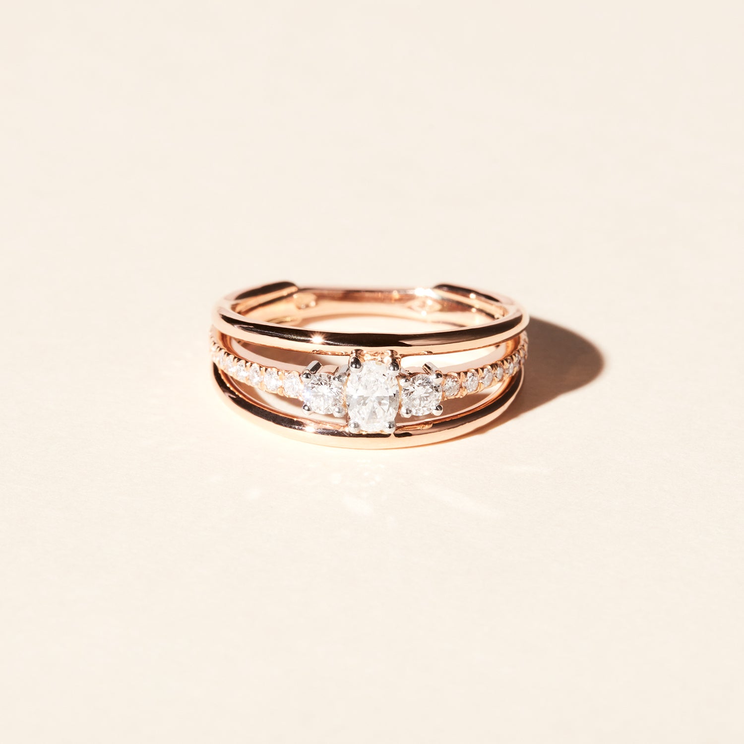Alma Trio ring with oval and round diamonds, 0.40 carat - Rose gold