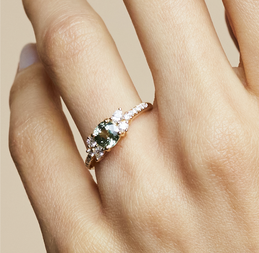 Bague Grenade saphir vert et diamants Perouse Paris